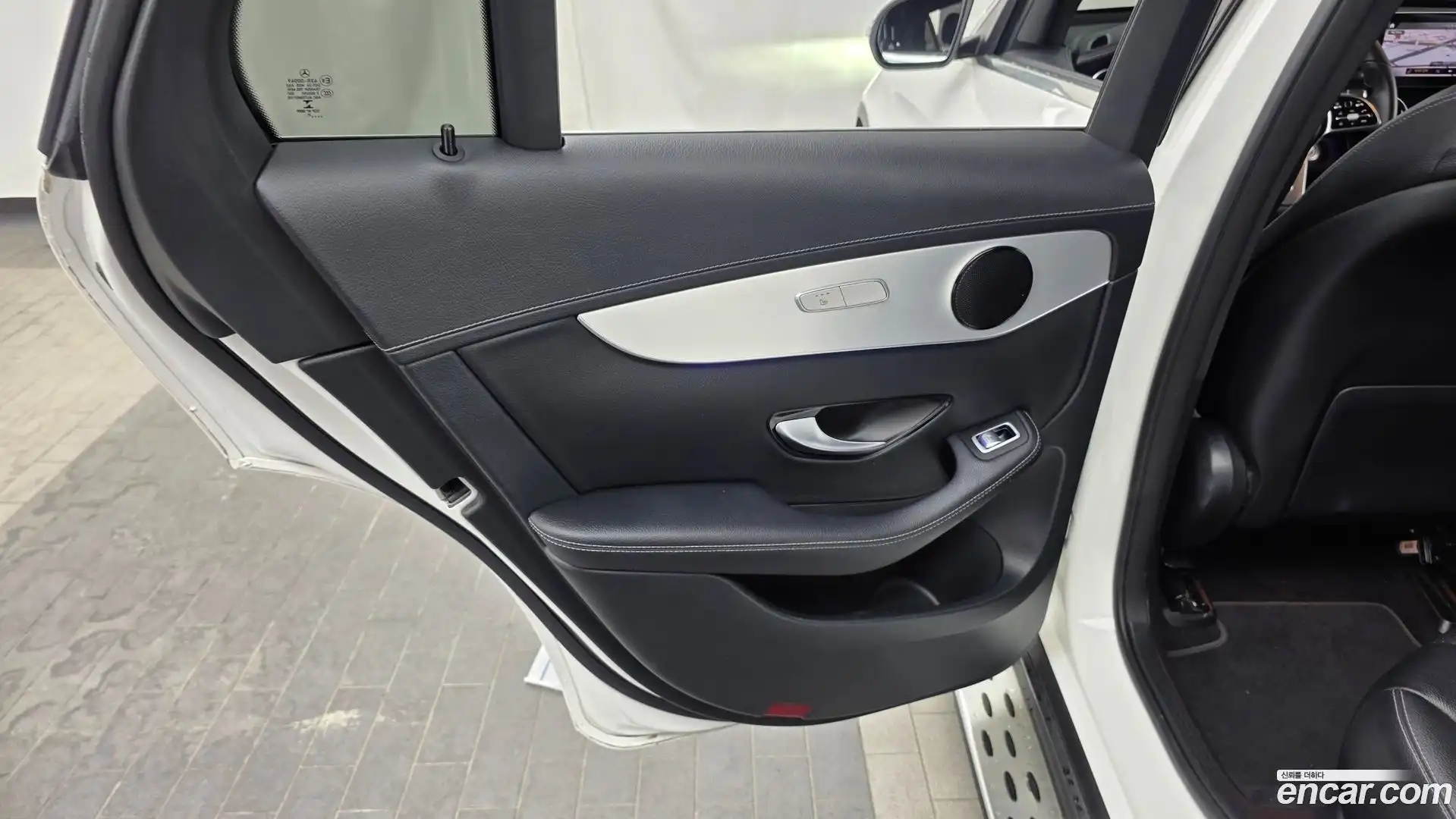GLC-Class Mercedes-Benz 2021.8-INNER-035
