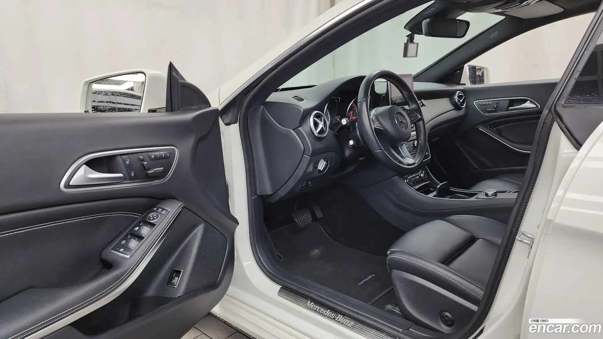 CLA-Class Mercedes-Benz 2016.6-INNER-010