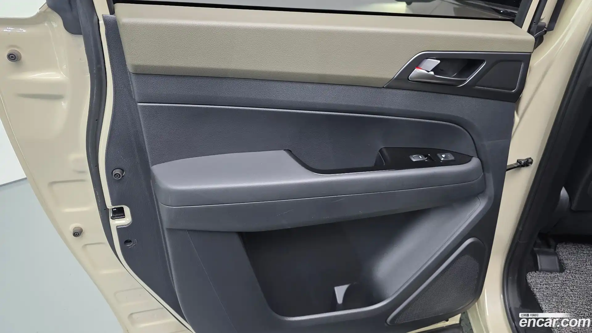 Rexton KG Mobility 2023.5-INNER-035