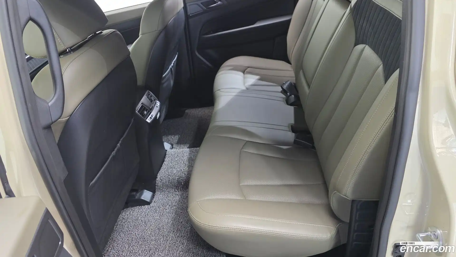 Rexton KG Mobility 2023.5-INNER-036