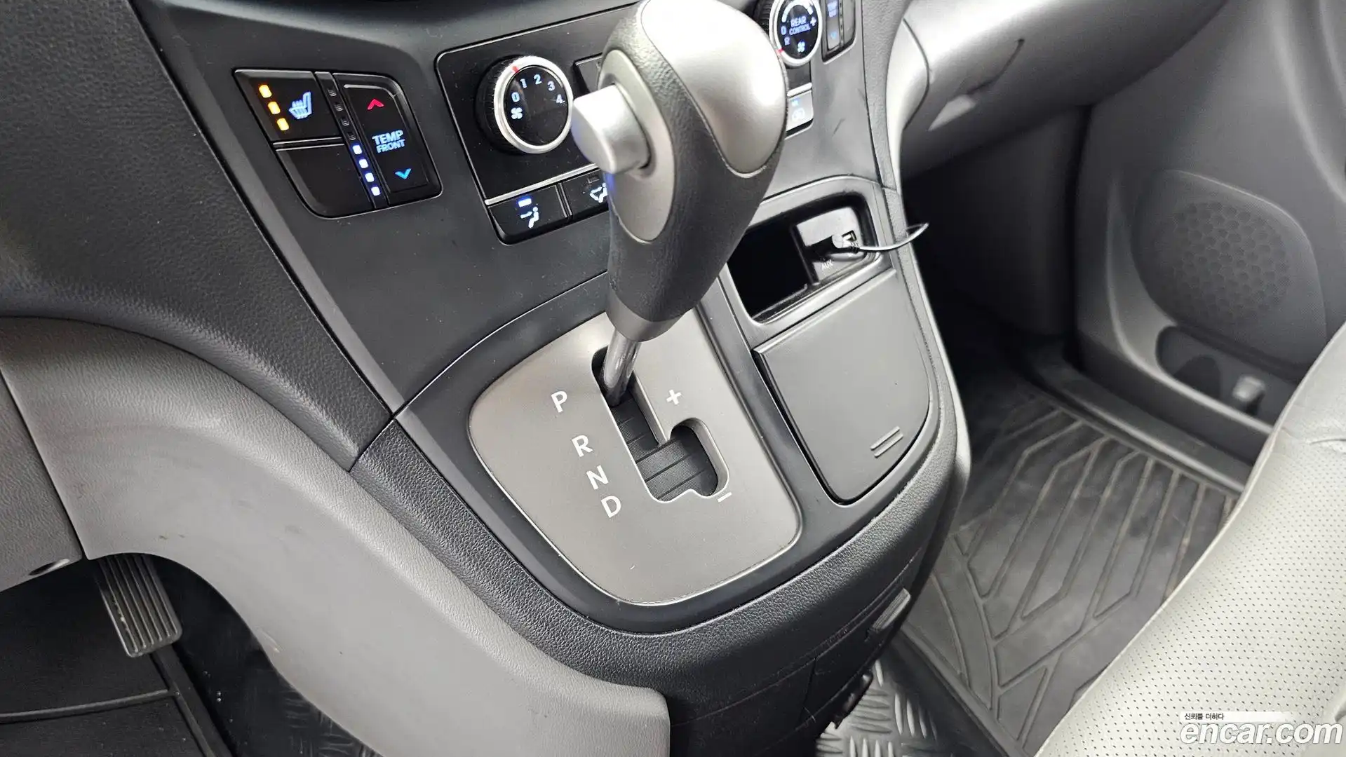 Starex Hyundai 2017.0-INNER-009