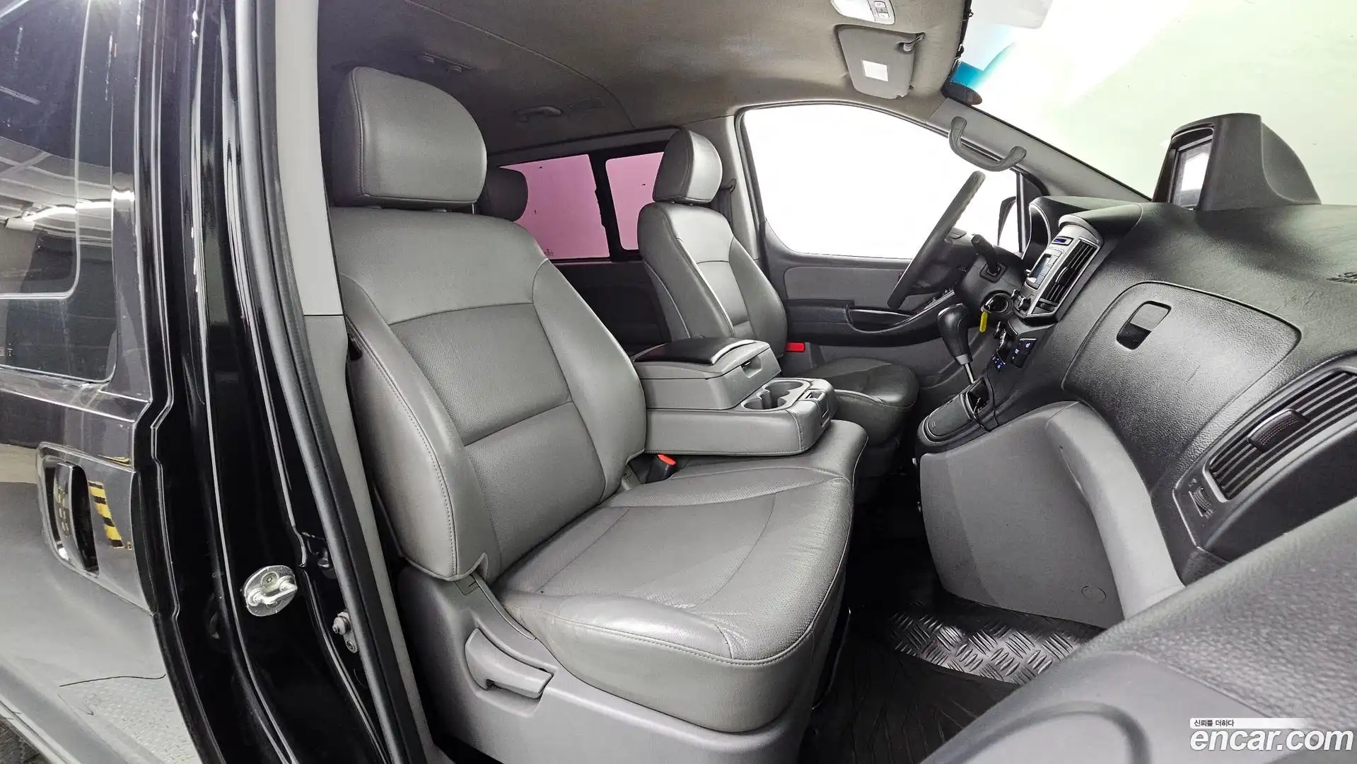 Starex Hyundai 2017.0-INNER-036