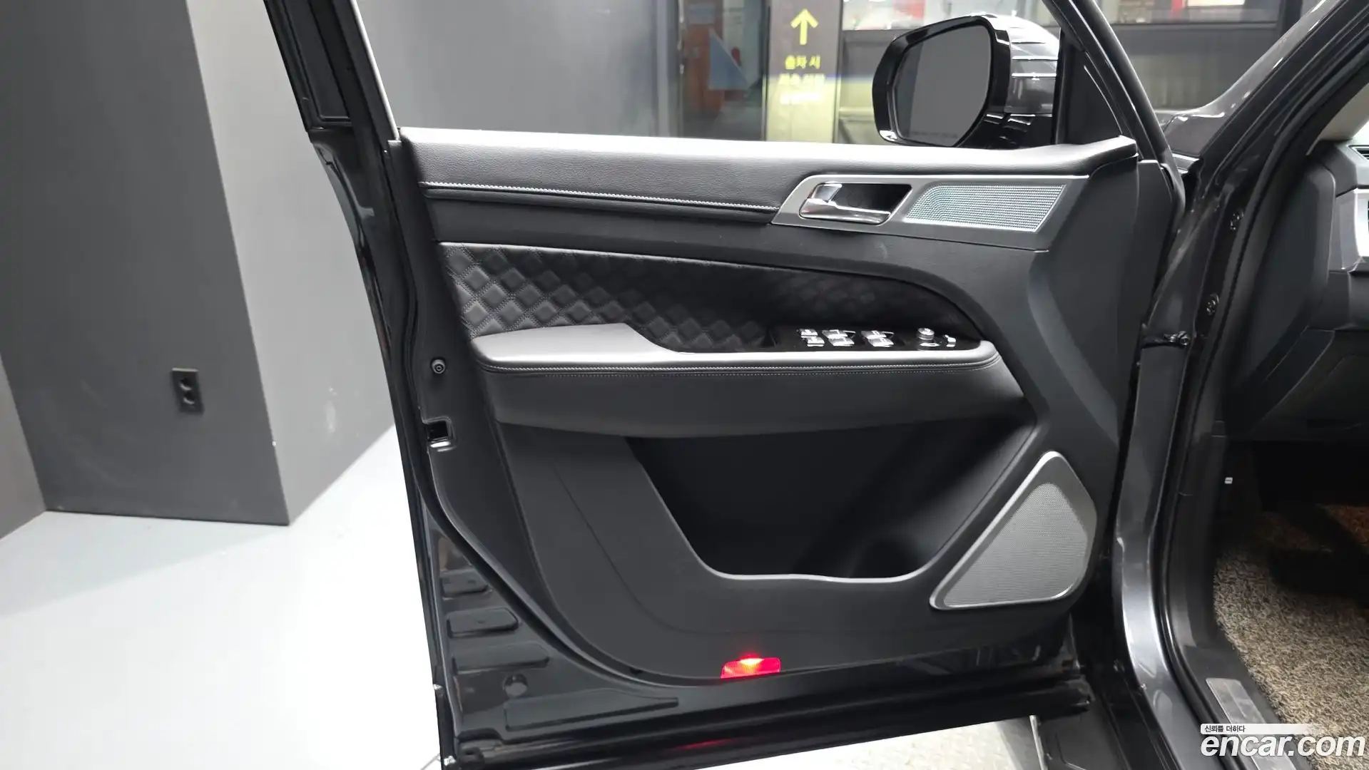 Rexton KG Mobility 2022.6-INNER-034