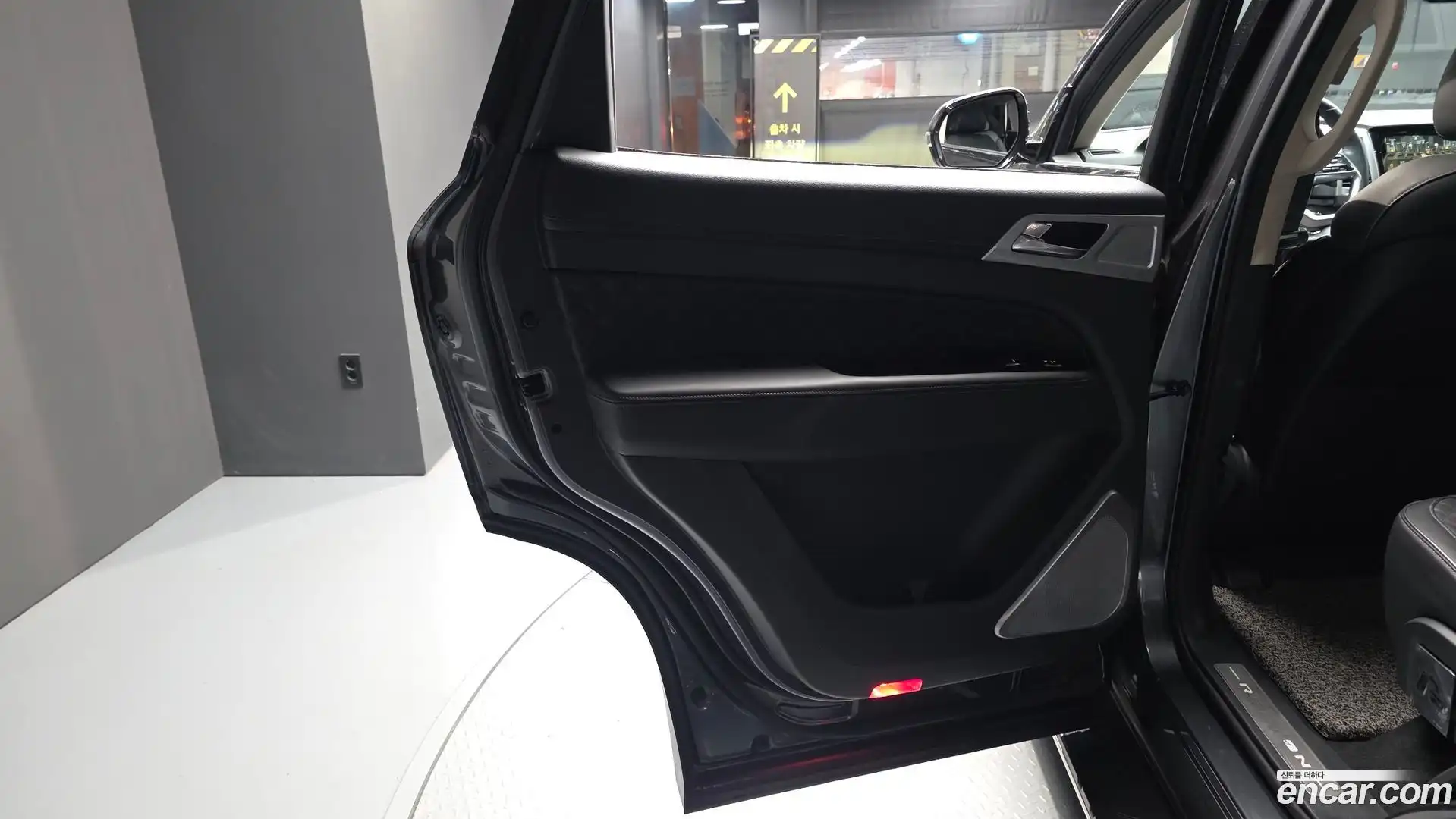 Rexton KG Mobility 2022.6-INNER-035