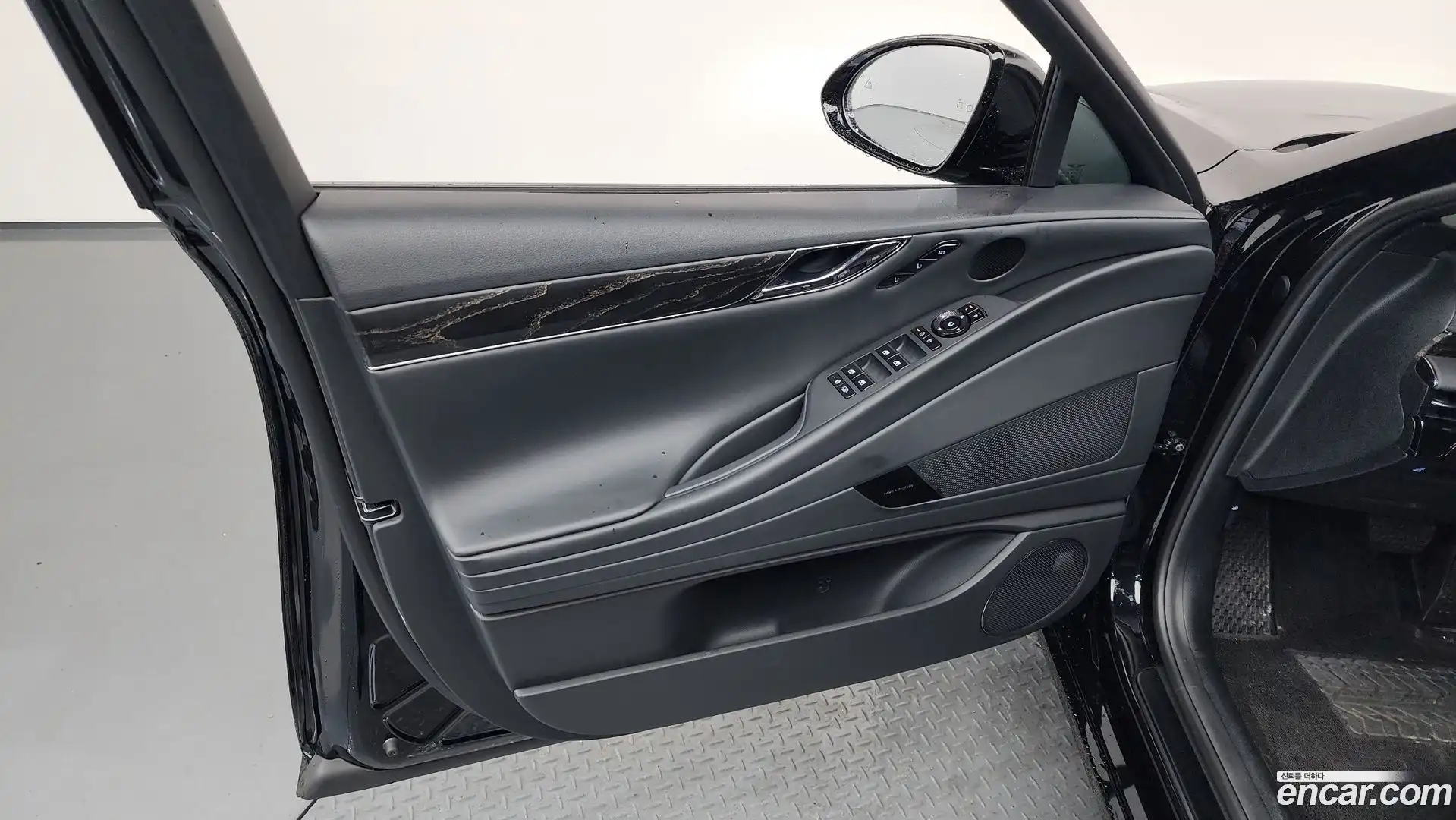 G80 Genesis 2025.3-INNER-034