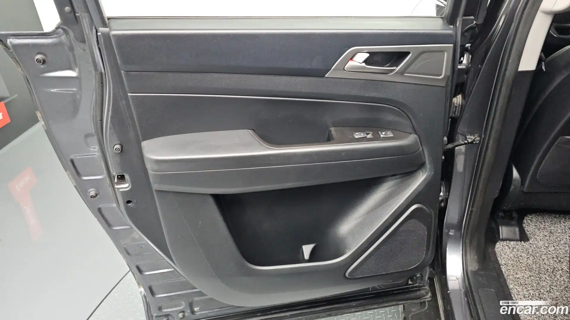 Rexton KG Mobility 2018.0-INNER-035