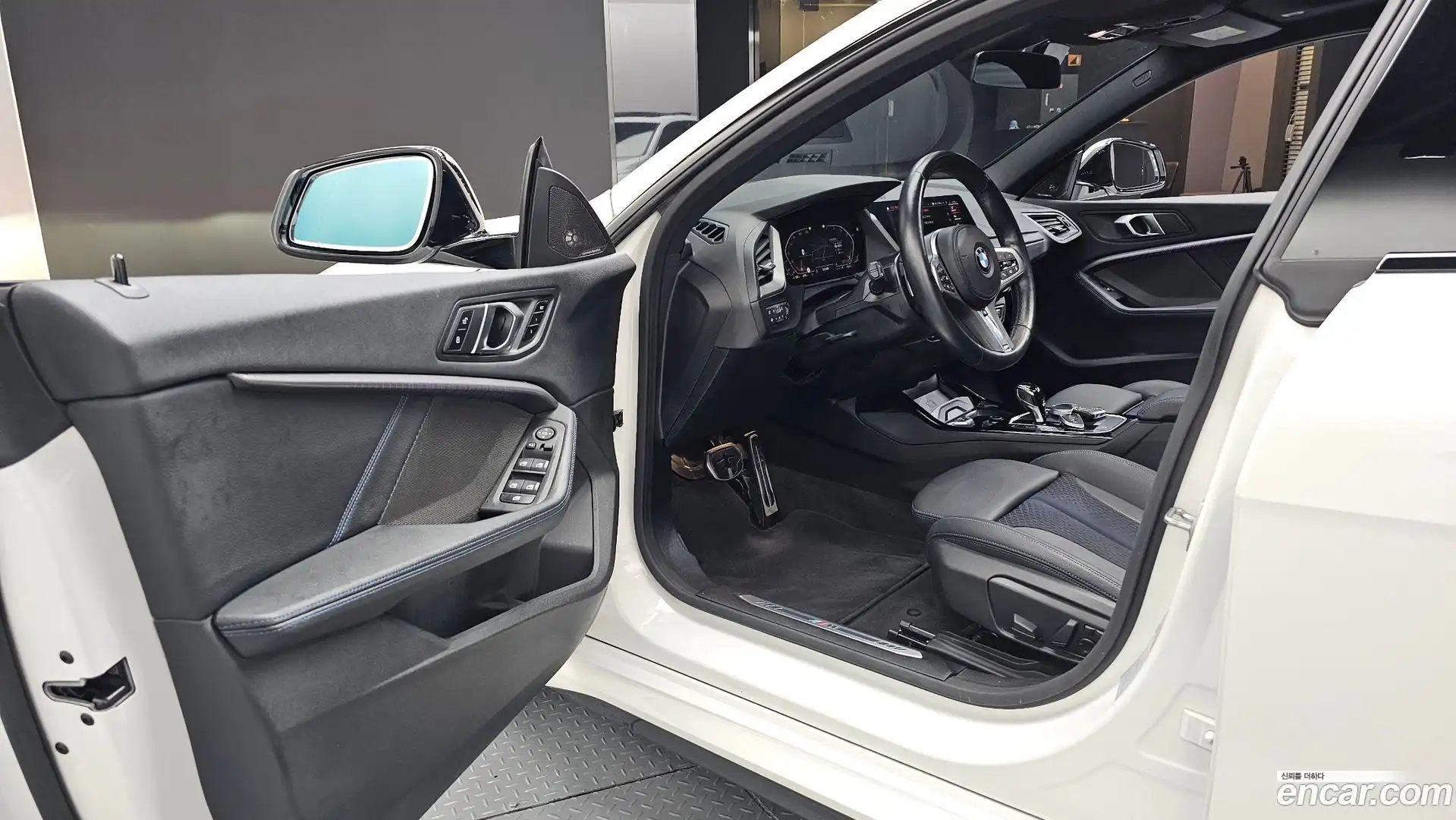 2-Series BMW 2023.5-INNER-010