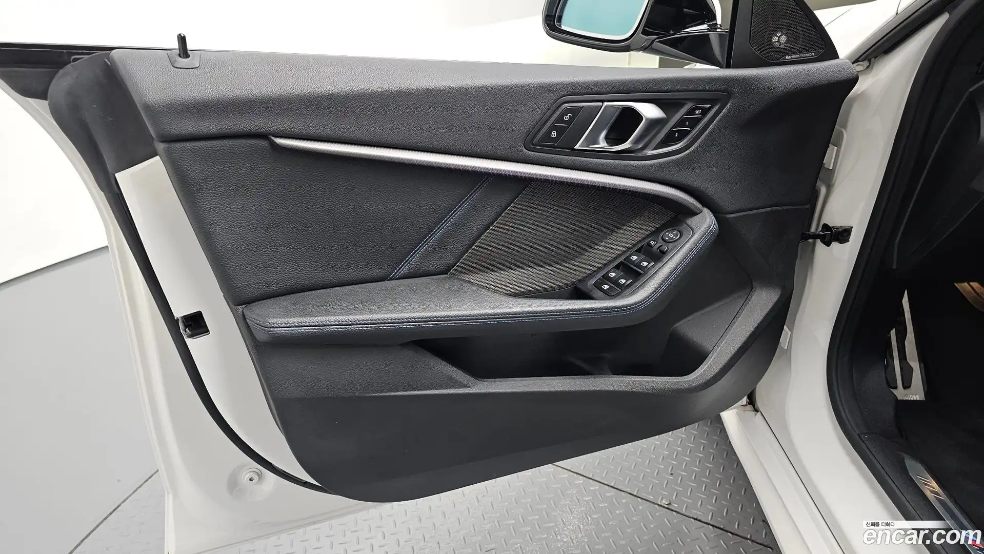 2-Series BMW 2023.5-INNER-034