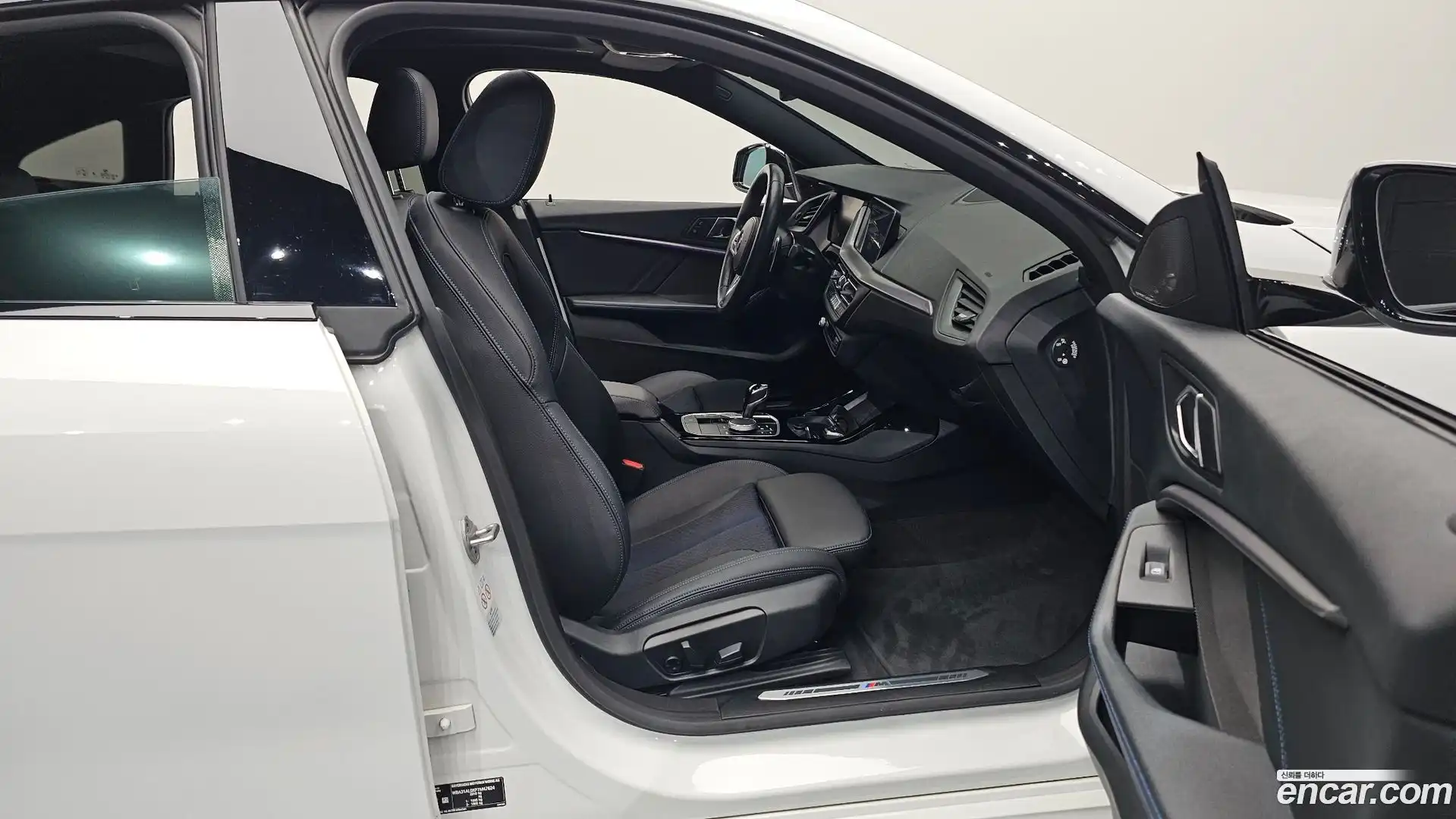 2-Series BMW 2023.5-INNER-036