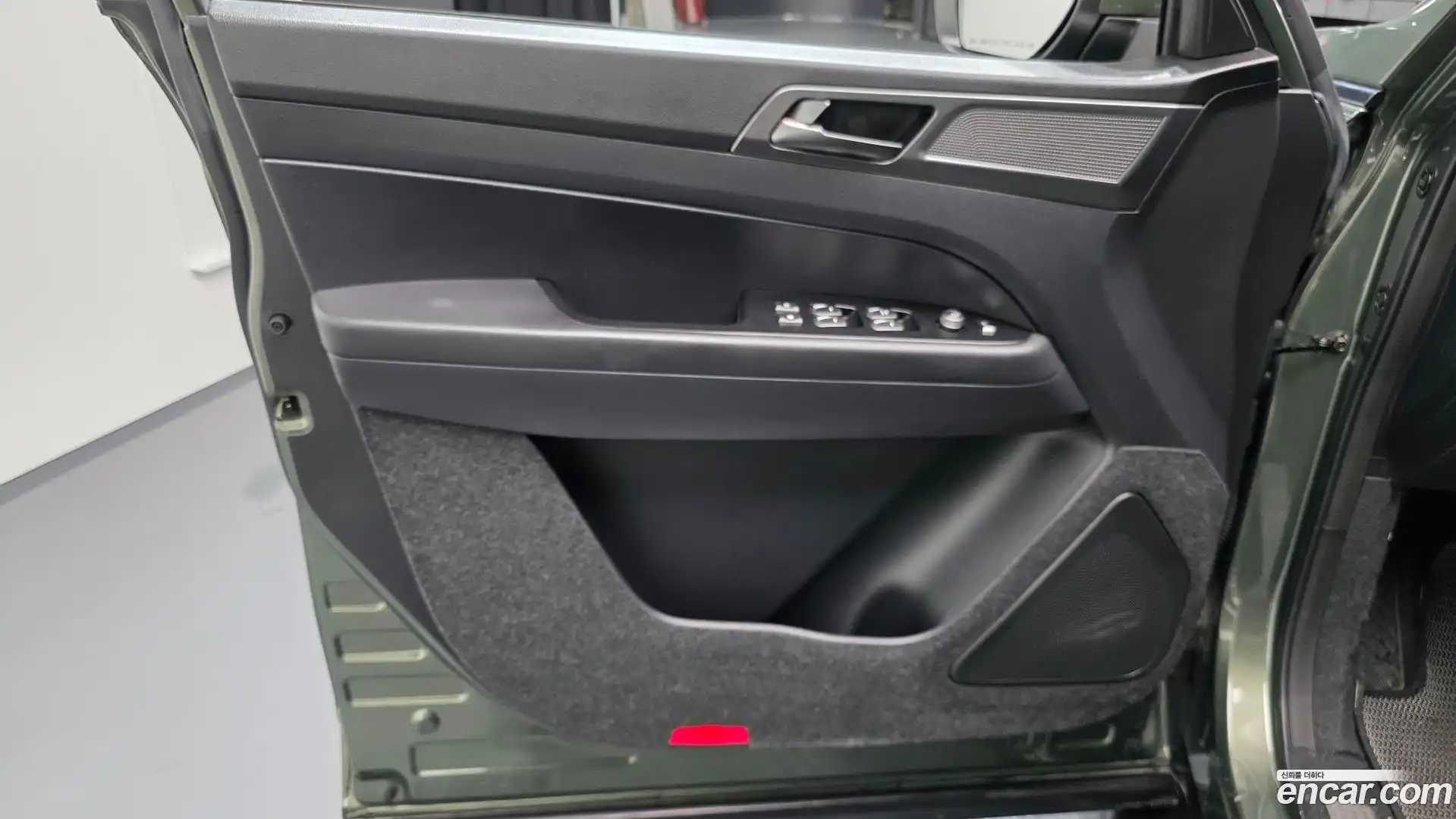 Rexton KG Mobility 2022.2-INNER-034