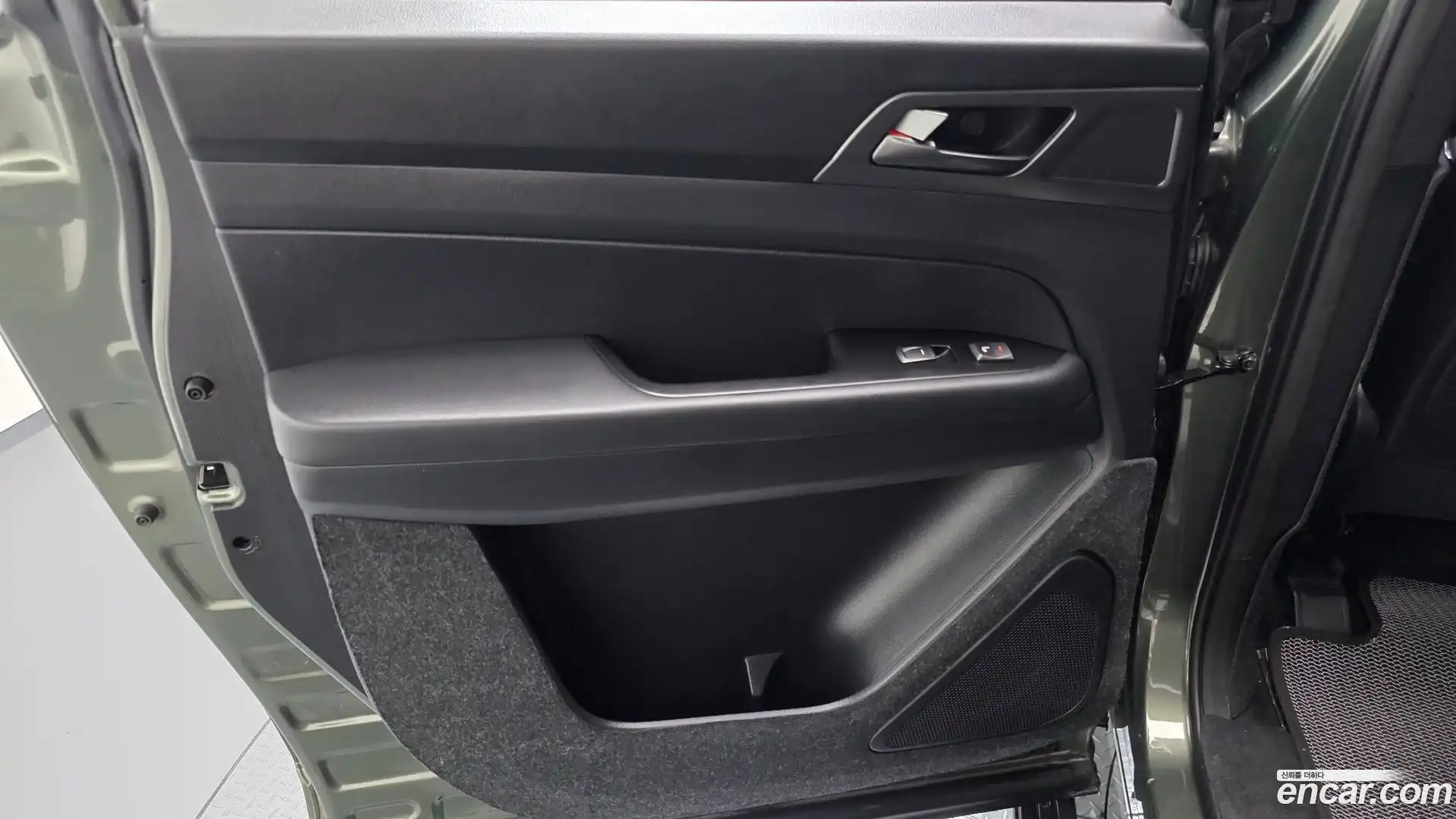 Rexton KG Mobility 2022.2-INNER-035