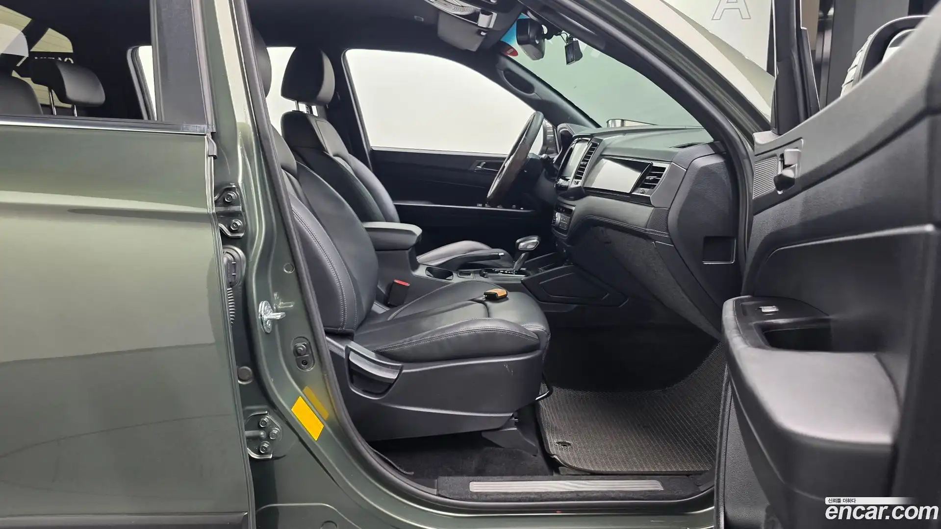 Rexton KG Mobility 2022.2-INNER-036