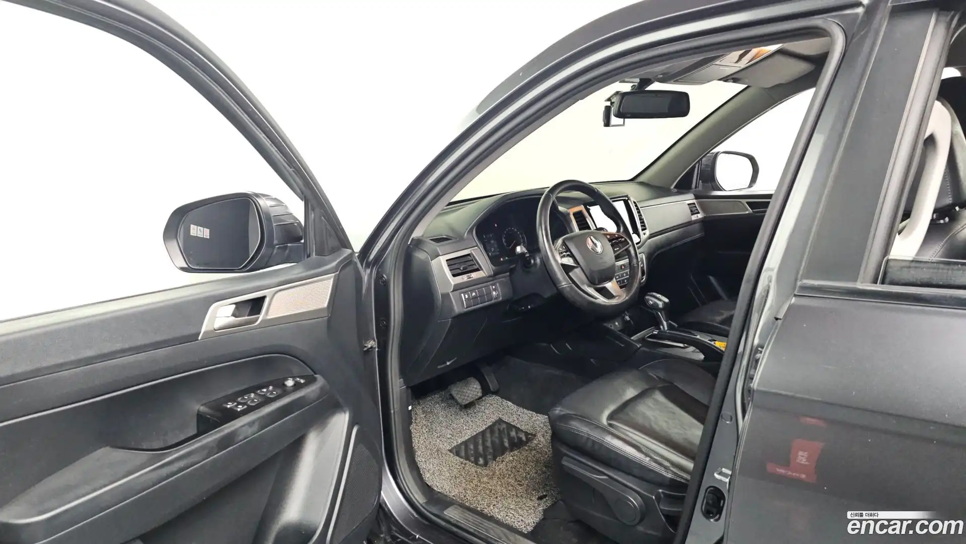 Rexton KG Mobility 2019.8-INNER-010