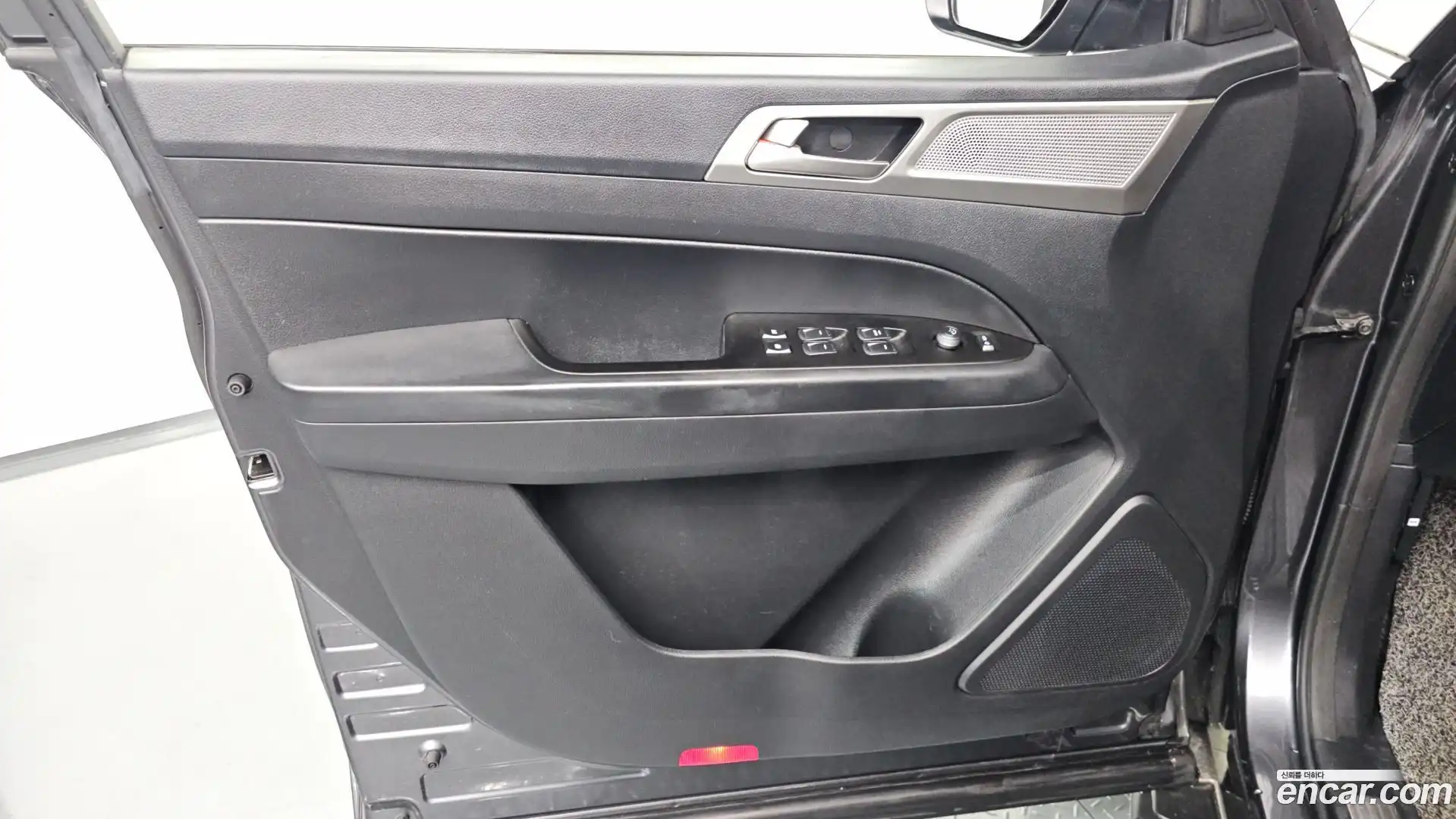 Rexton KG Mobility 2019.8-INNER-034