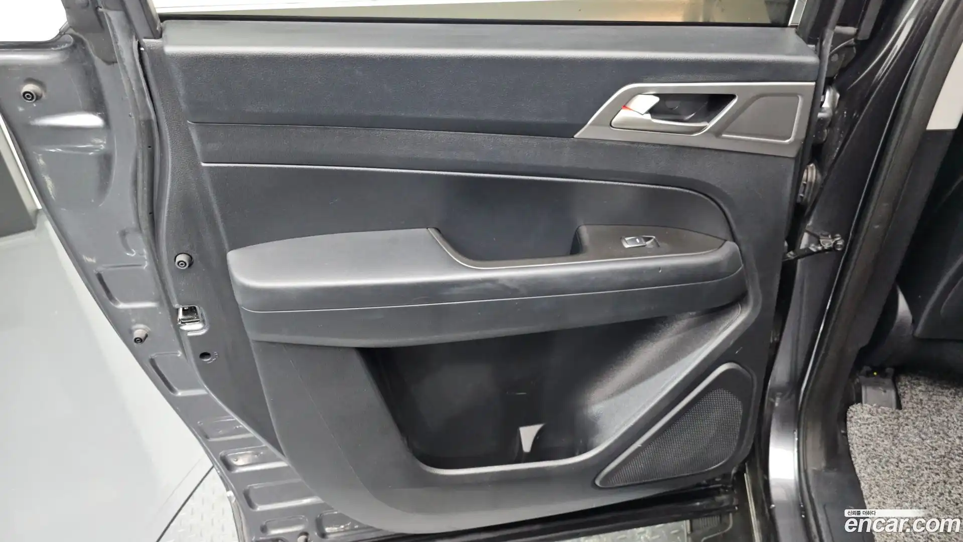 Rexton KG Mobility 2019.8-INNER-035