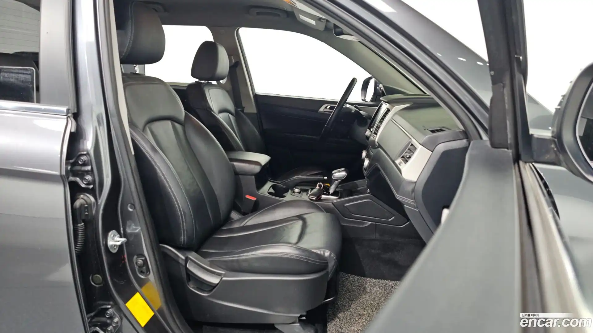 Rexton KG Mobility 2019.8-INNER-036