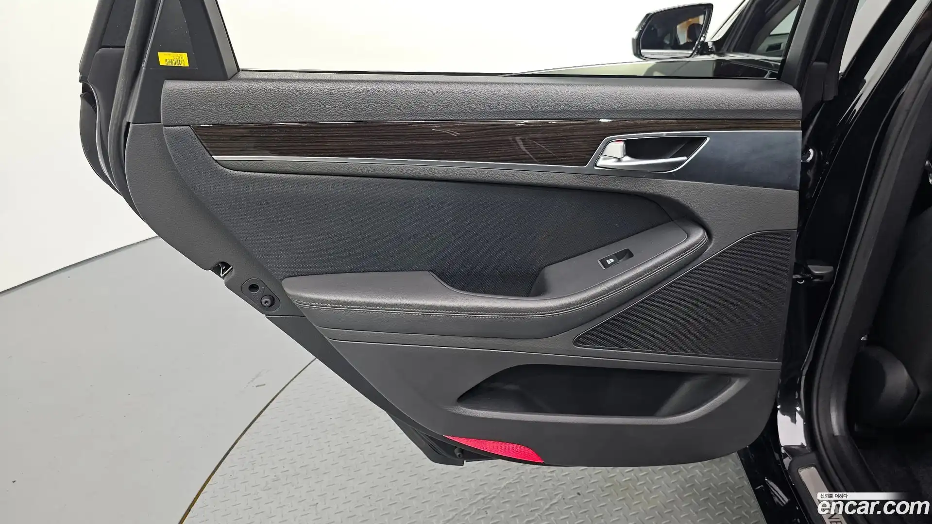 G80 Genesis 2020.0-INNER-035