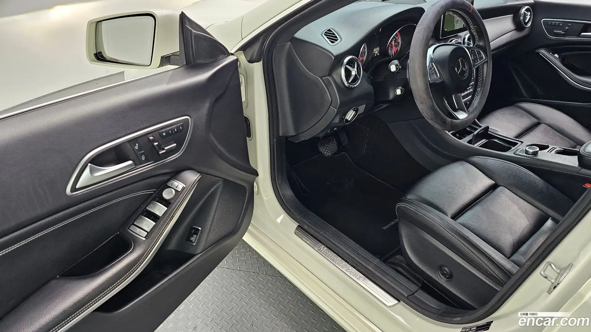 CLA-Class Mercedes-Benz 2016.2-INNER-010