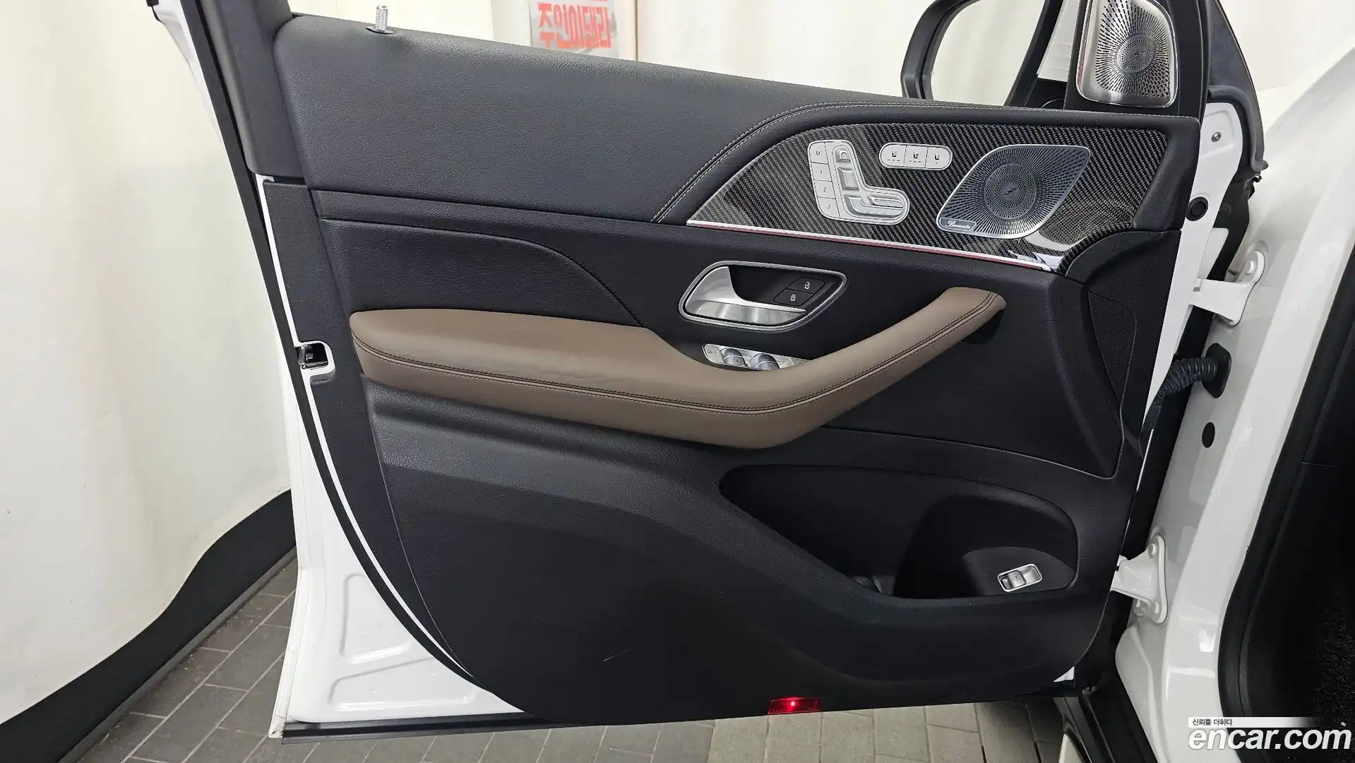 GLE-Class Mercedes-Benz 2020.11-INNER-034