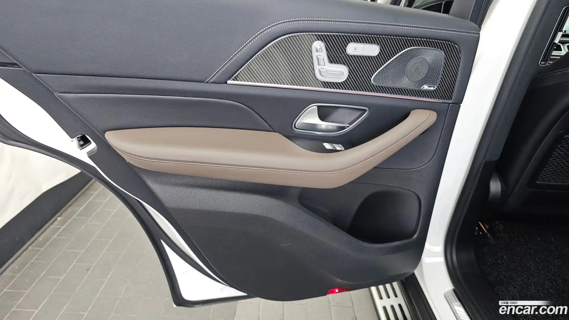 GLE-Class Mercedes-Benz 2020.11-INNER-035