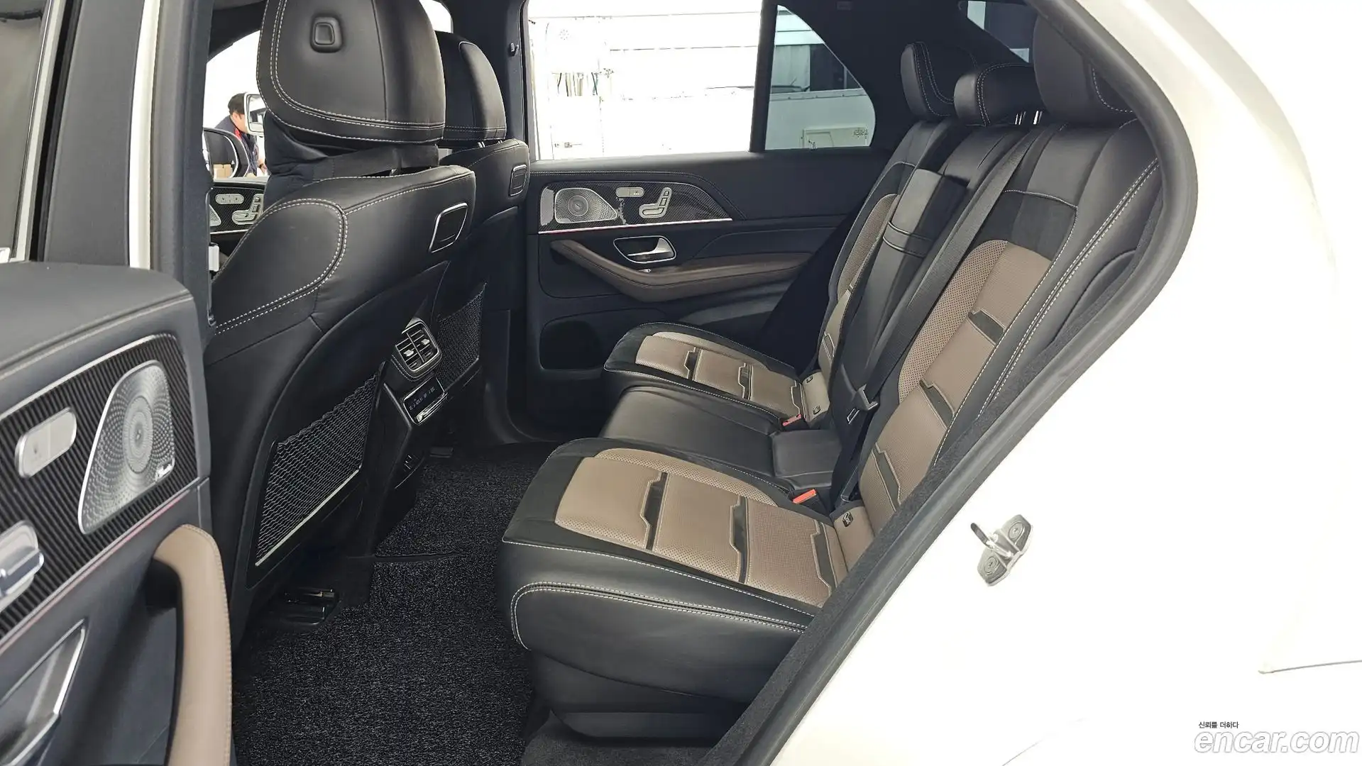 GLE-Class Mercedes-Benz 2020.11-INNER-036