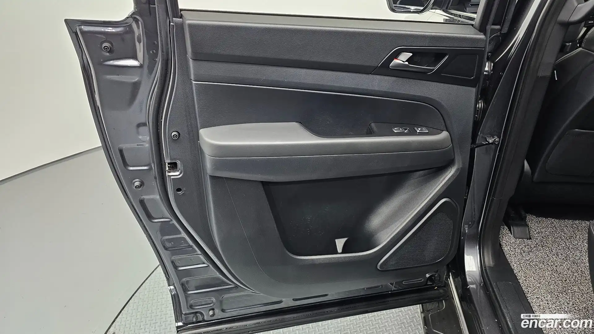 Rexton KG Mobility 2020.6-INNER-035