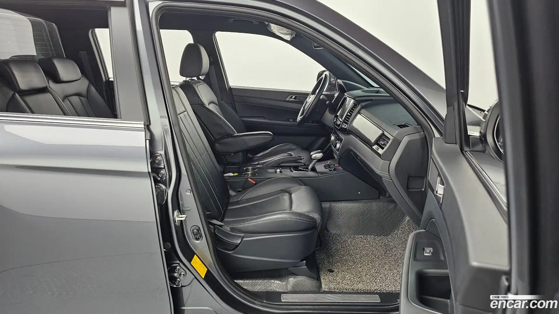 Rexton KG Mobility 2020.6-INNER-036