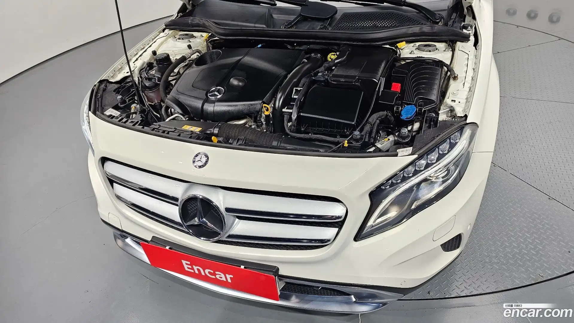 GLA-Class Mercedes-Benz 2017.0-OUTER-006