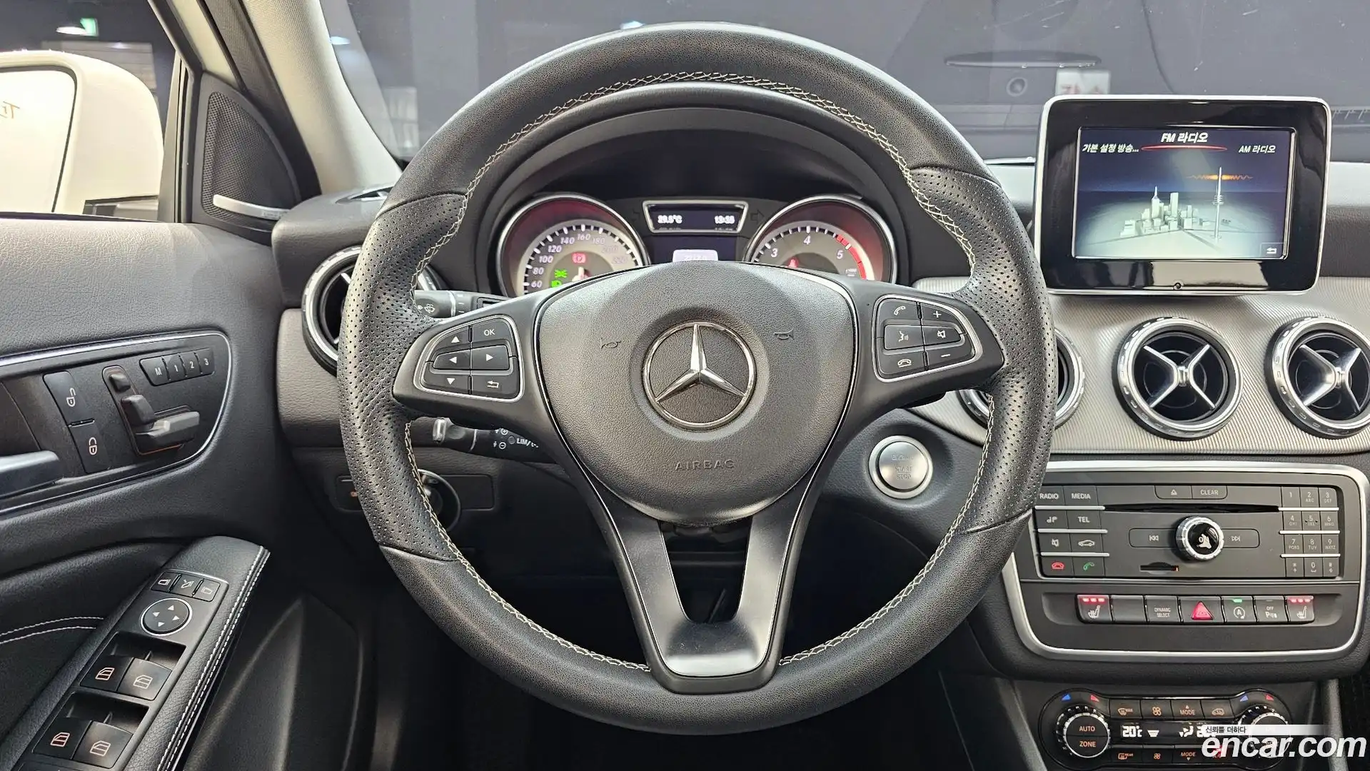 GLA-Class Mercedes-Benz 2017.0-OPTION-017