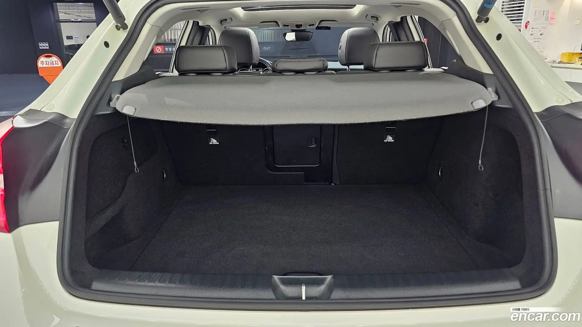 GLA-Class Mercedes-Benz 2017.0-OPTION-040