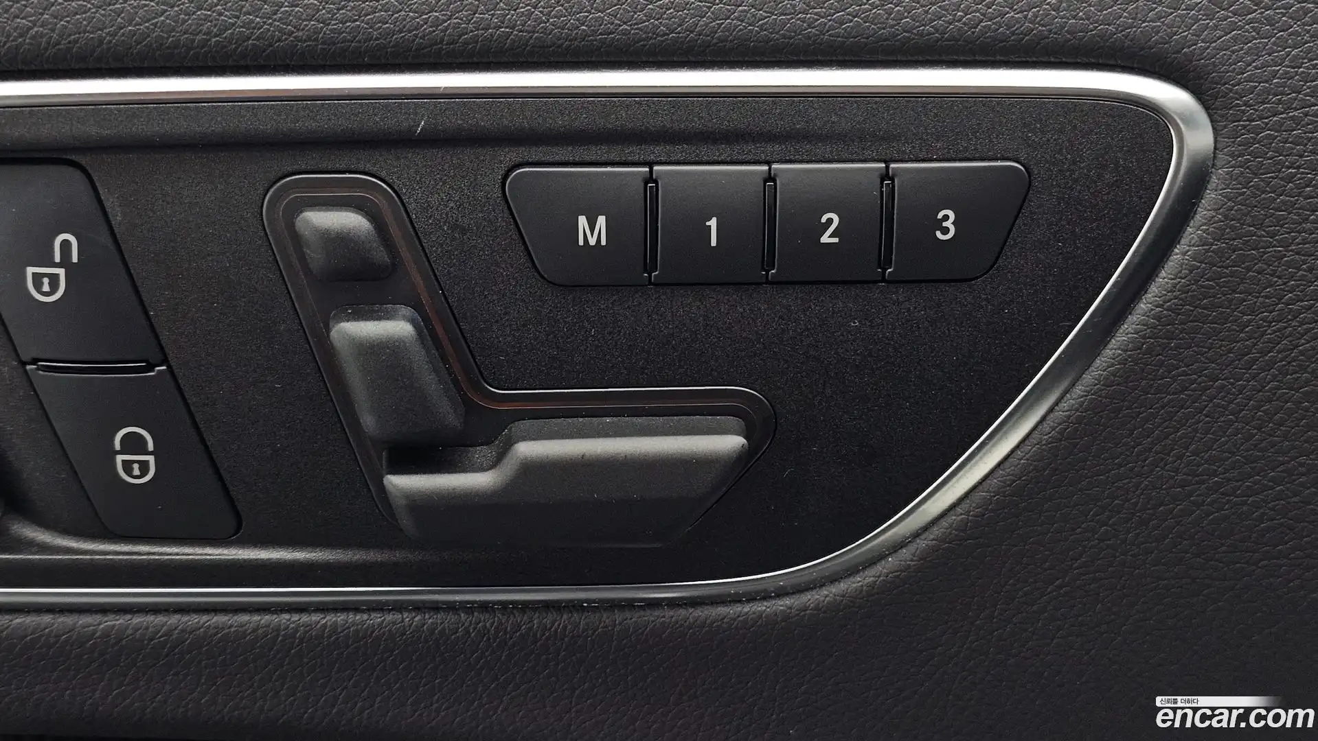 GLA-Class Mercedes-Benz 2017.0-OPTION-042