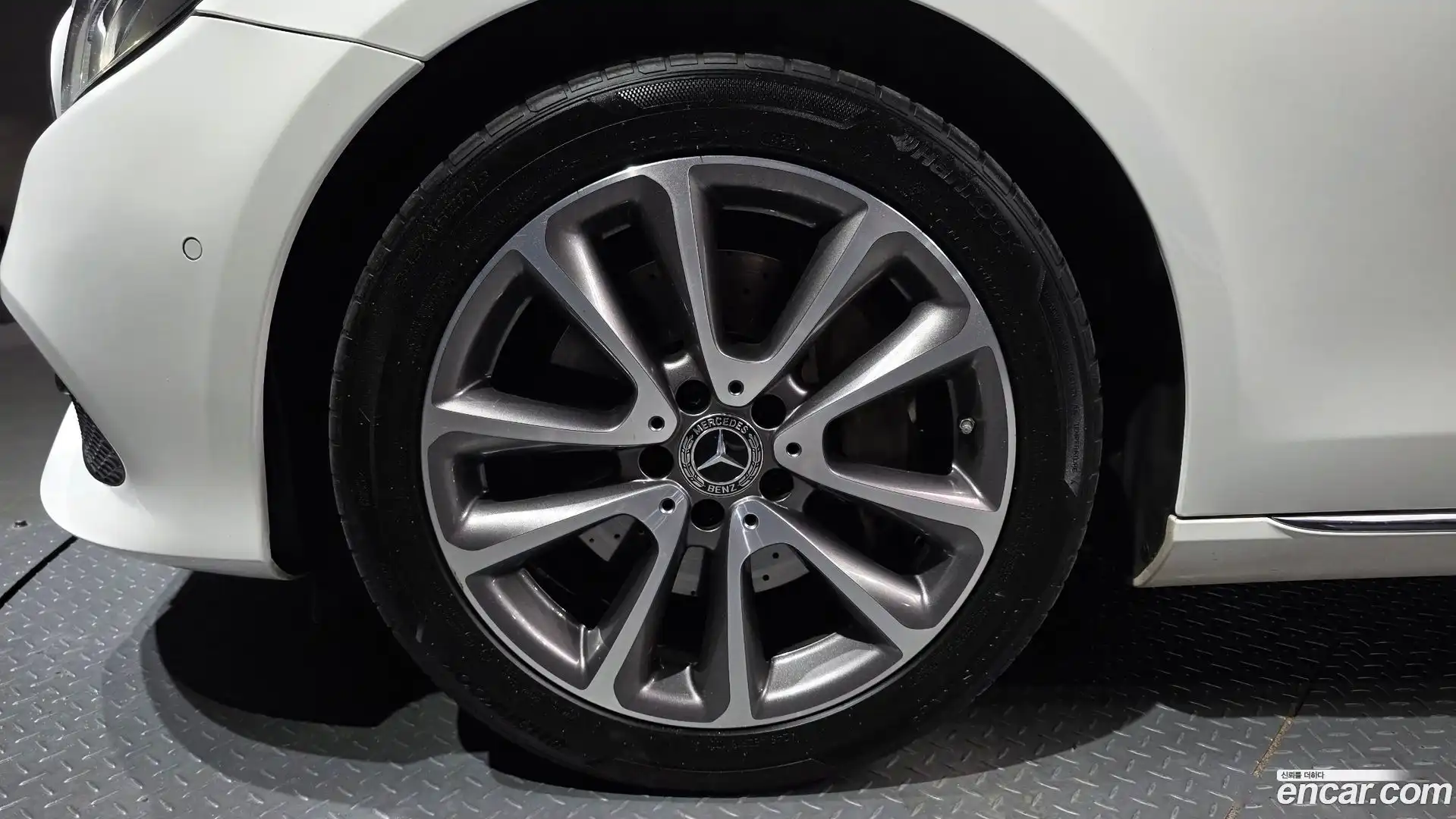 E-Class Mercedes-Benz 2019.6-OUTER-005
