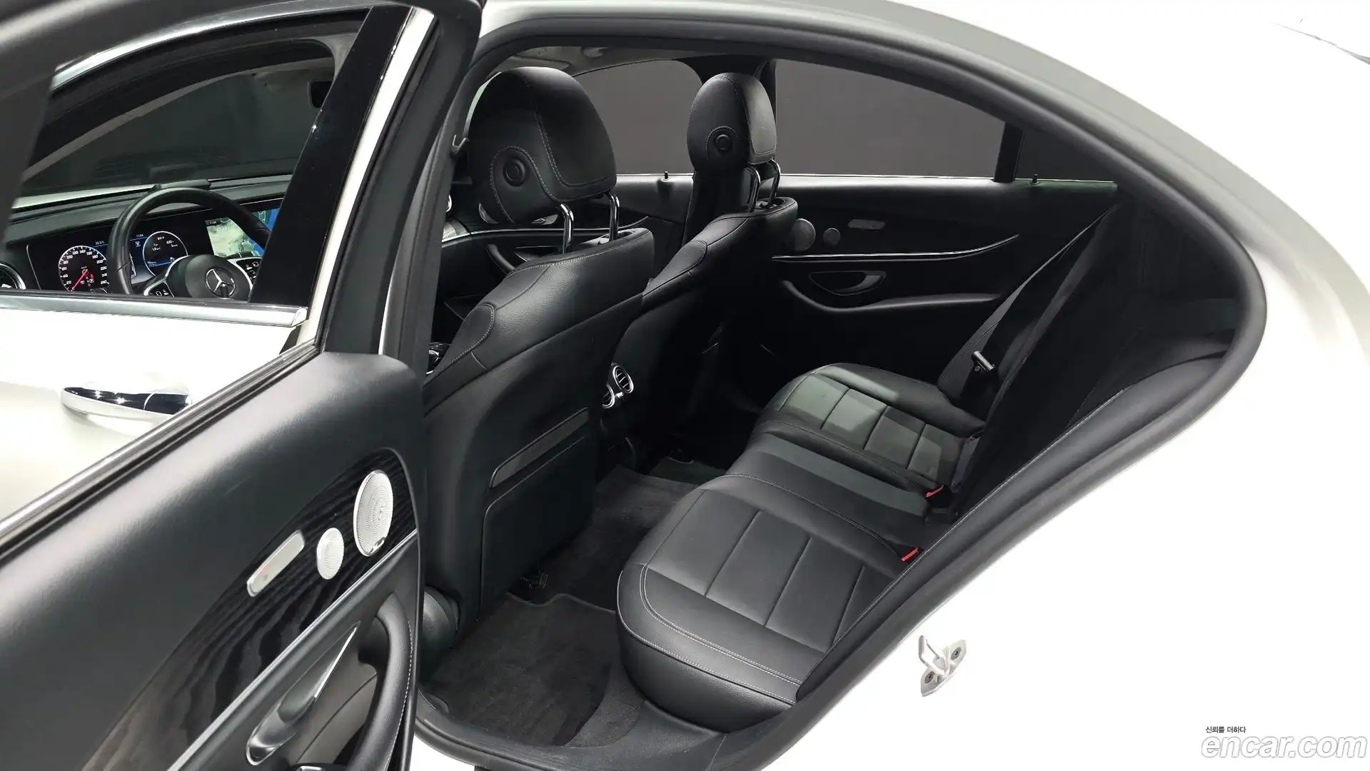 E-Class Mercedes-Benz 2019.6-OPTION-016