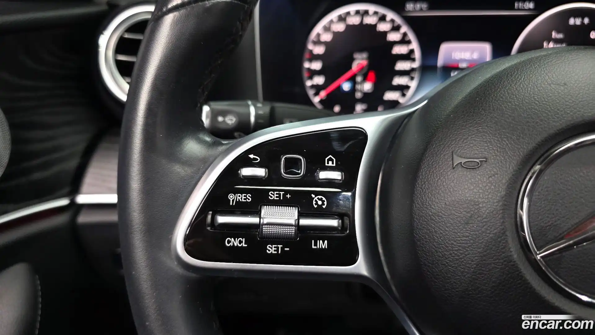 E-Class Mercedes-Benz 2019.6-OPTION-020