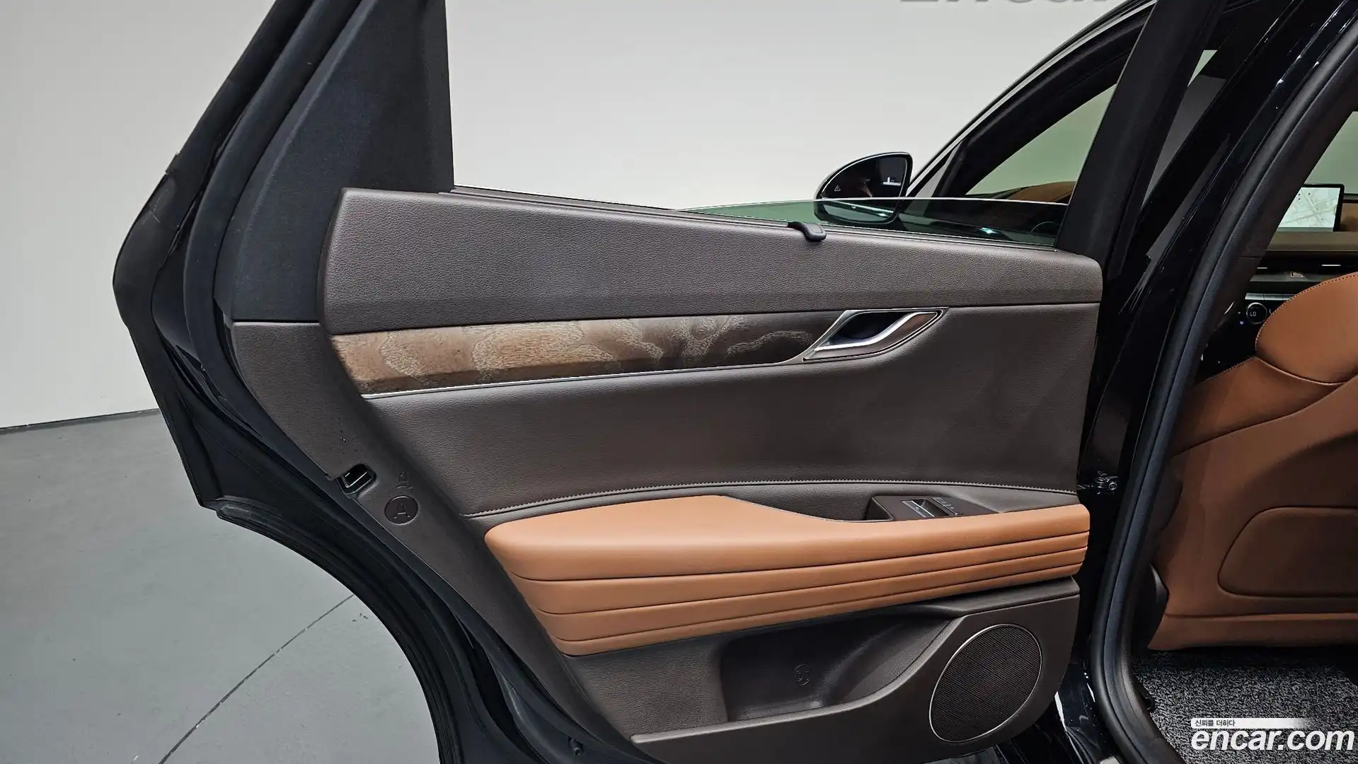 G80 Genesis 2022.7-INNER-035