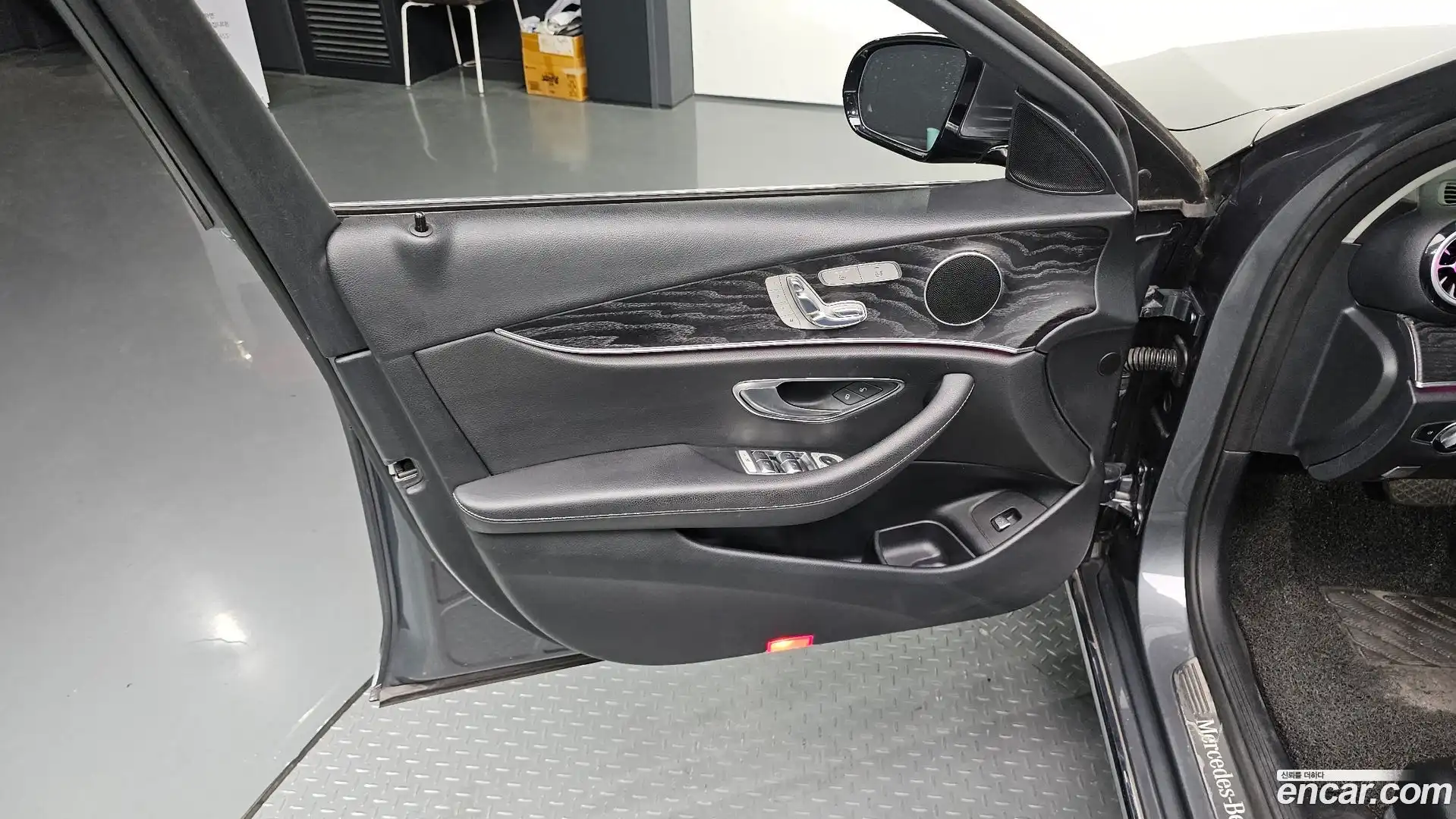 E-Class Mercedes-Benz 2017.5-INNER-034