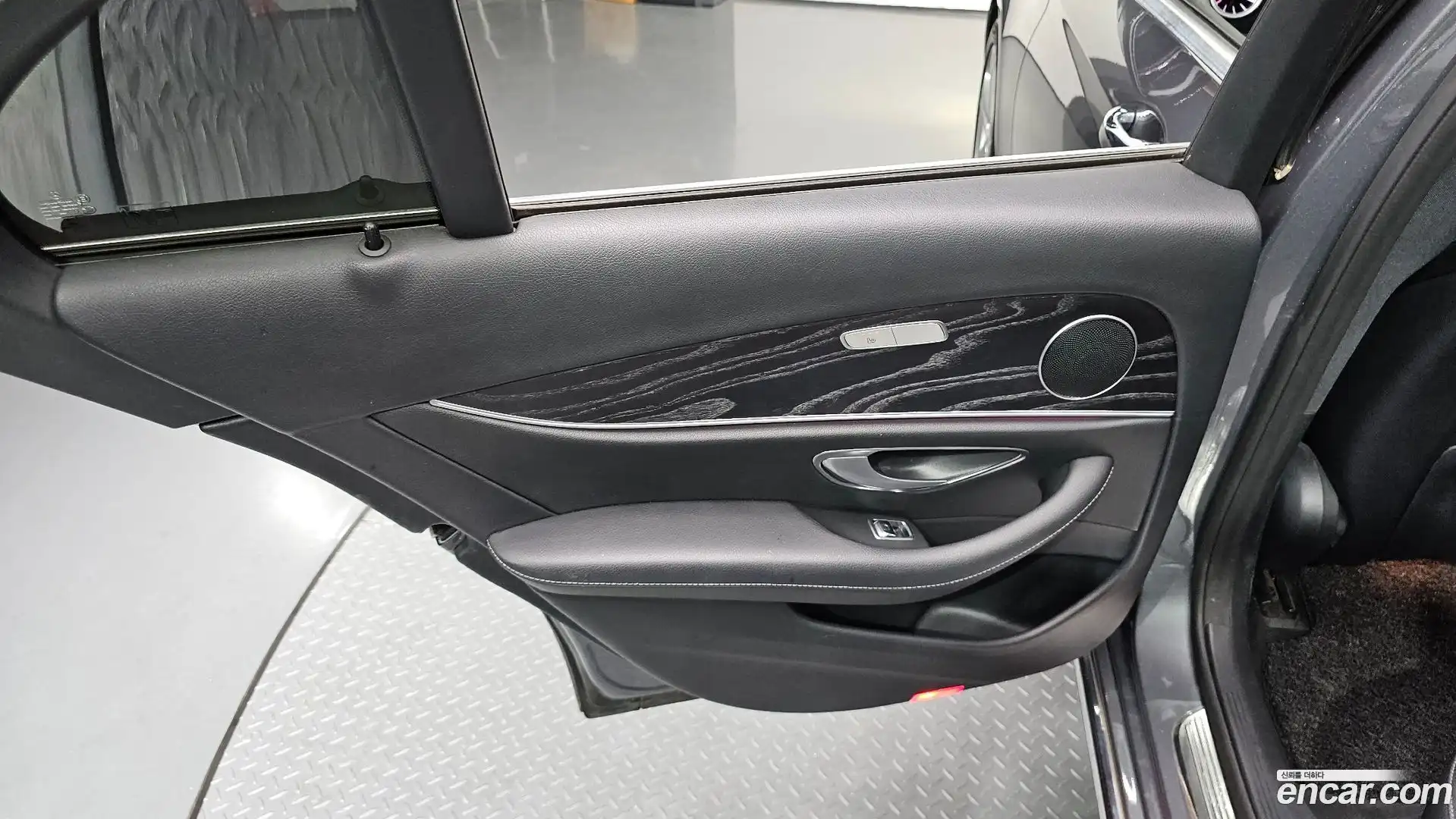 E-Class Mercedes-Benz 2017.5-INNER-035