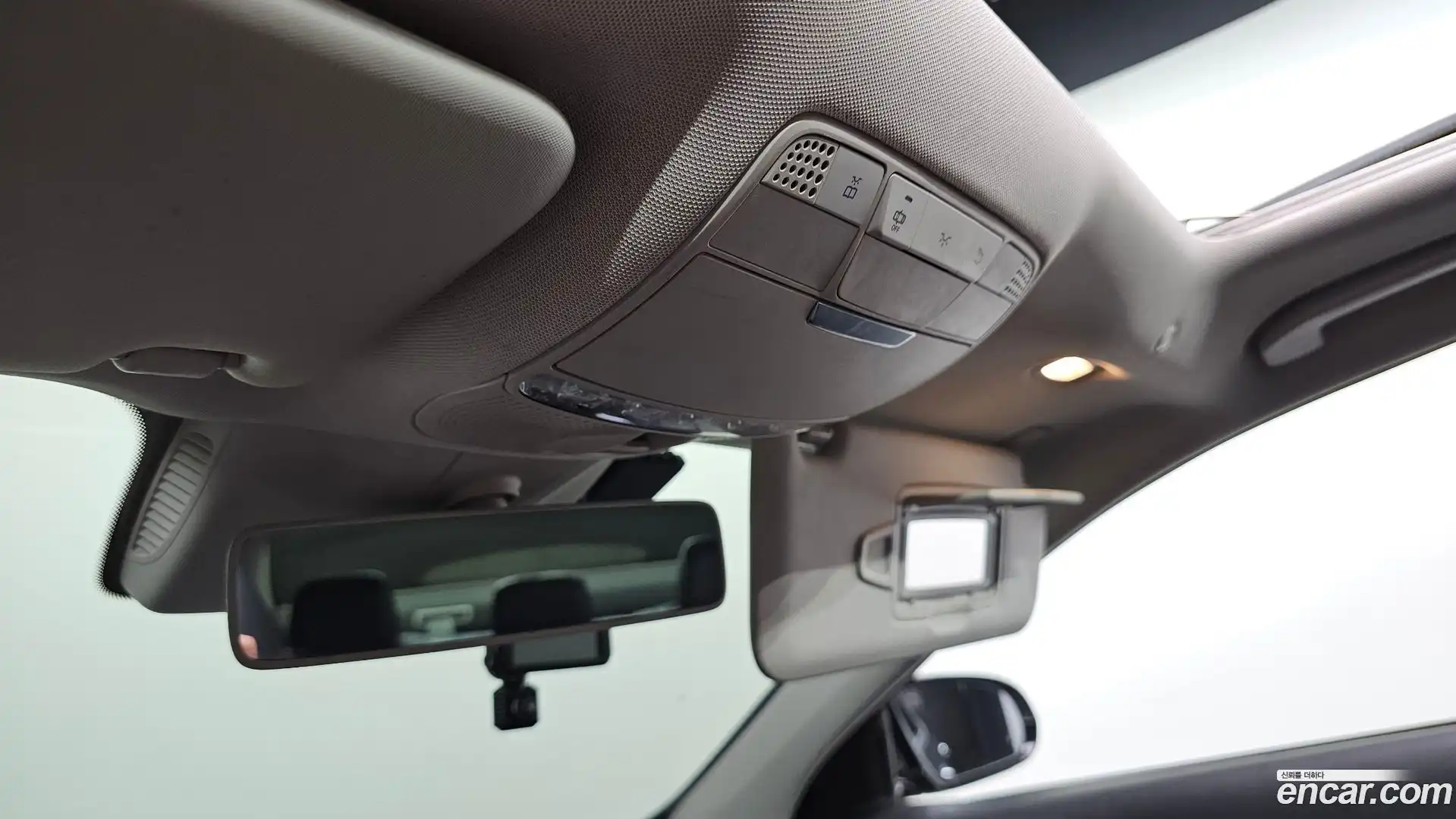 E-Class Mercedes-Benz 2017.5-OPTION-042