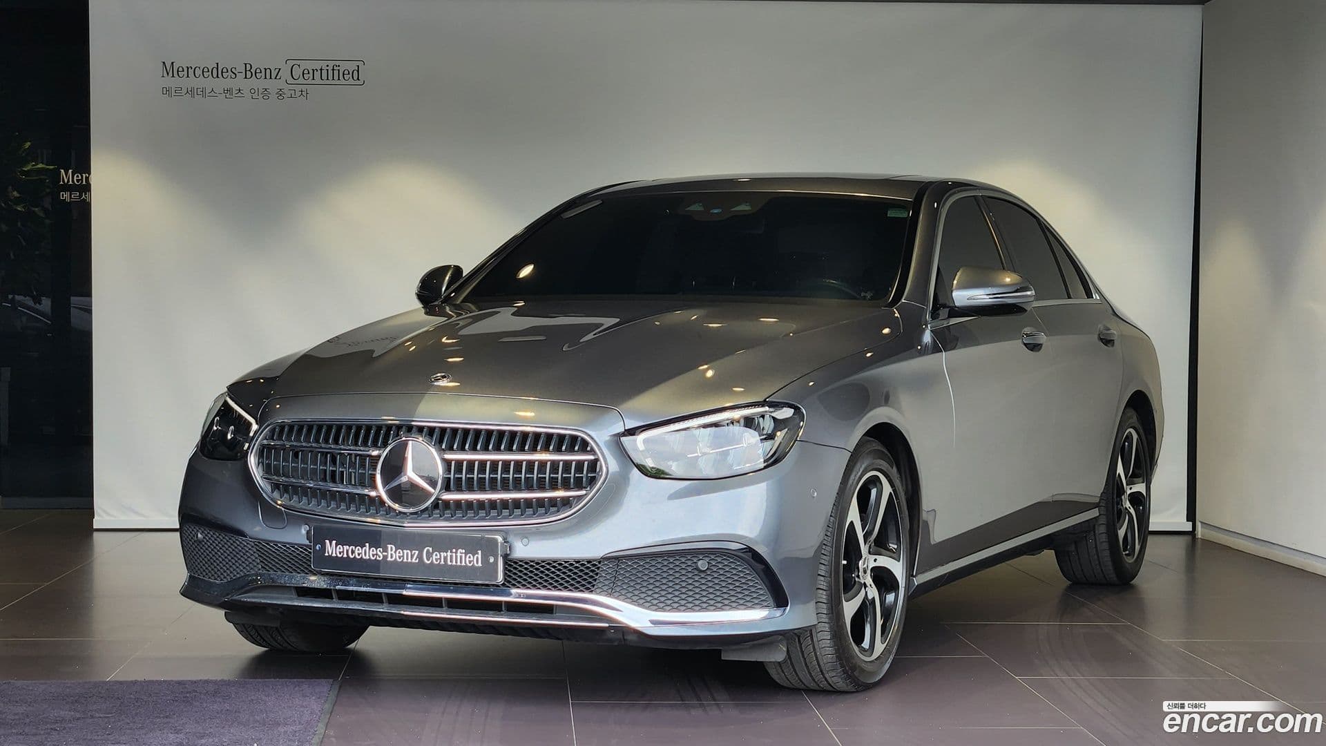 Main__Slider__Photo:E-Class Mercedes-Benz 2020.11-0