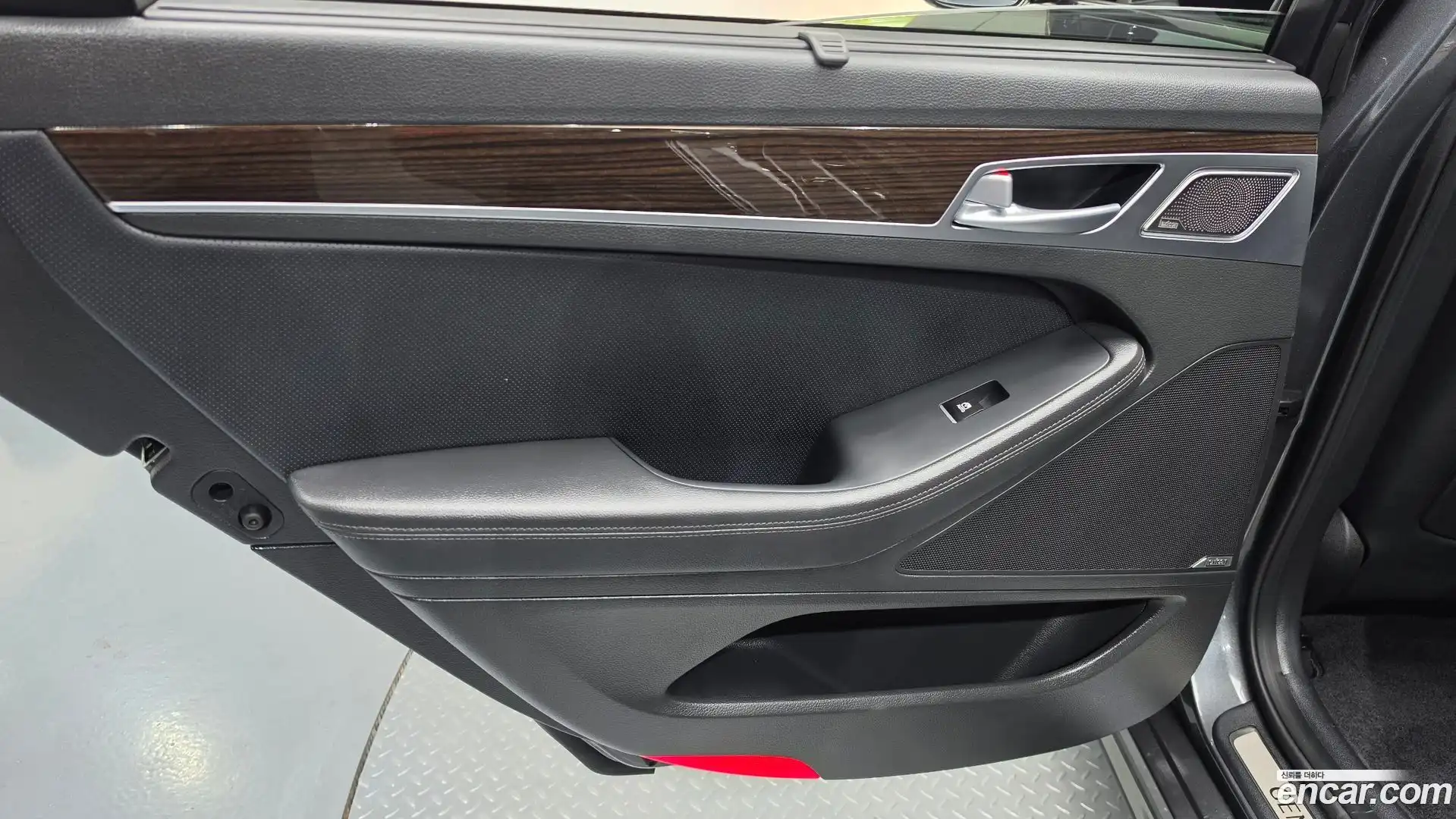 G80 Genesis 2018.9-INNER-035