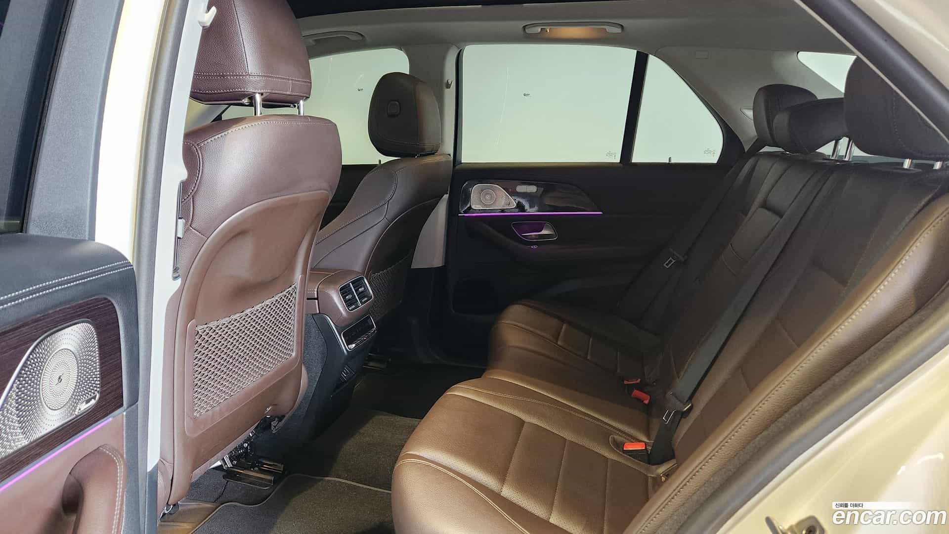 GLE-Class Mercedes-Benz 2023.6-INNER-010