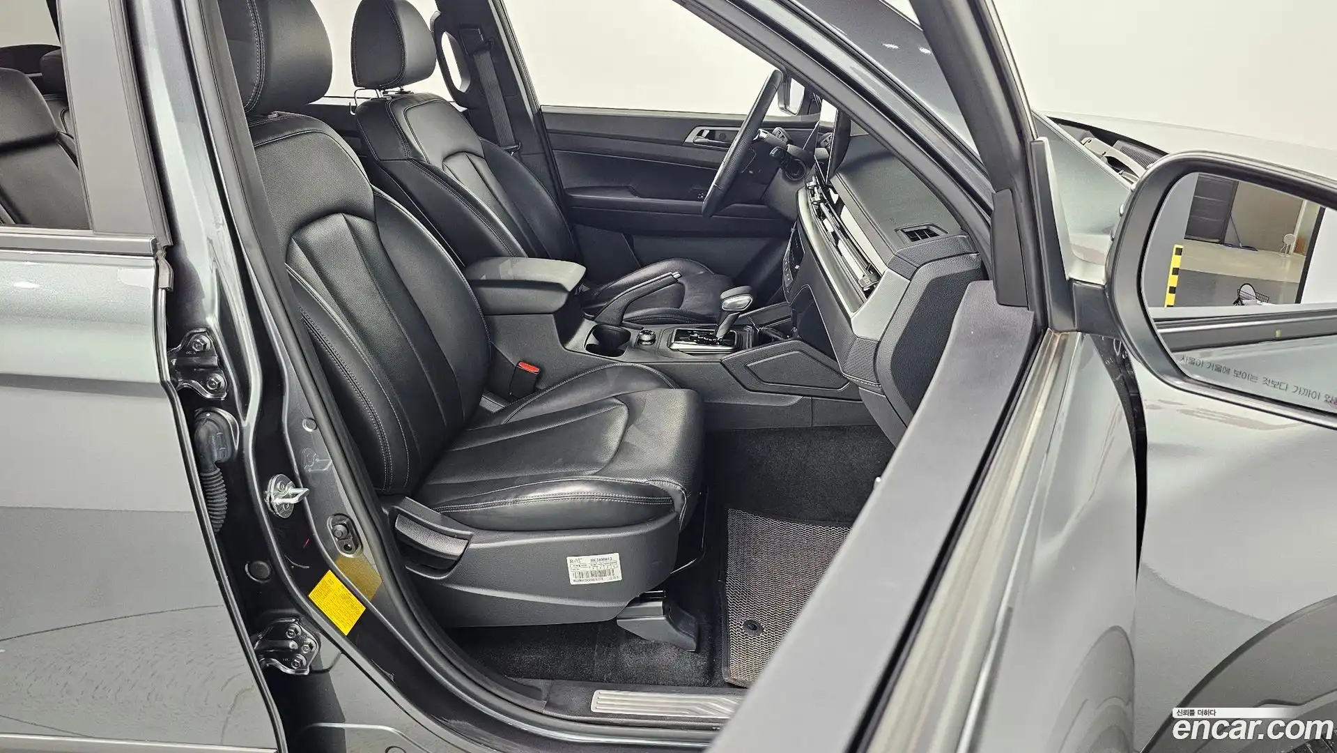 Rexton KG Mobility 2023.8-INNER-010