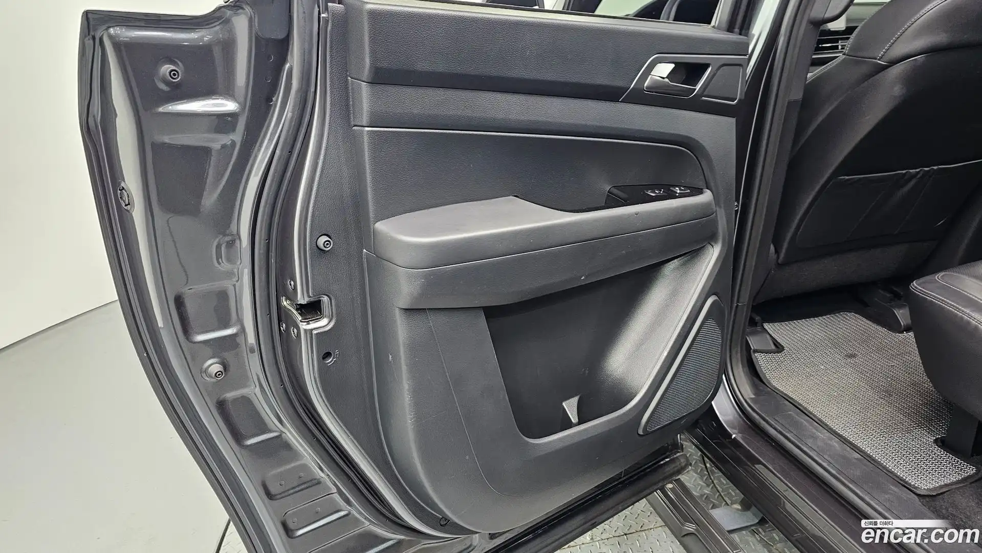 Rexton KG Mobility 2023.8-INNER-035