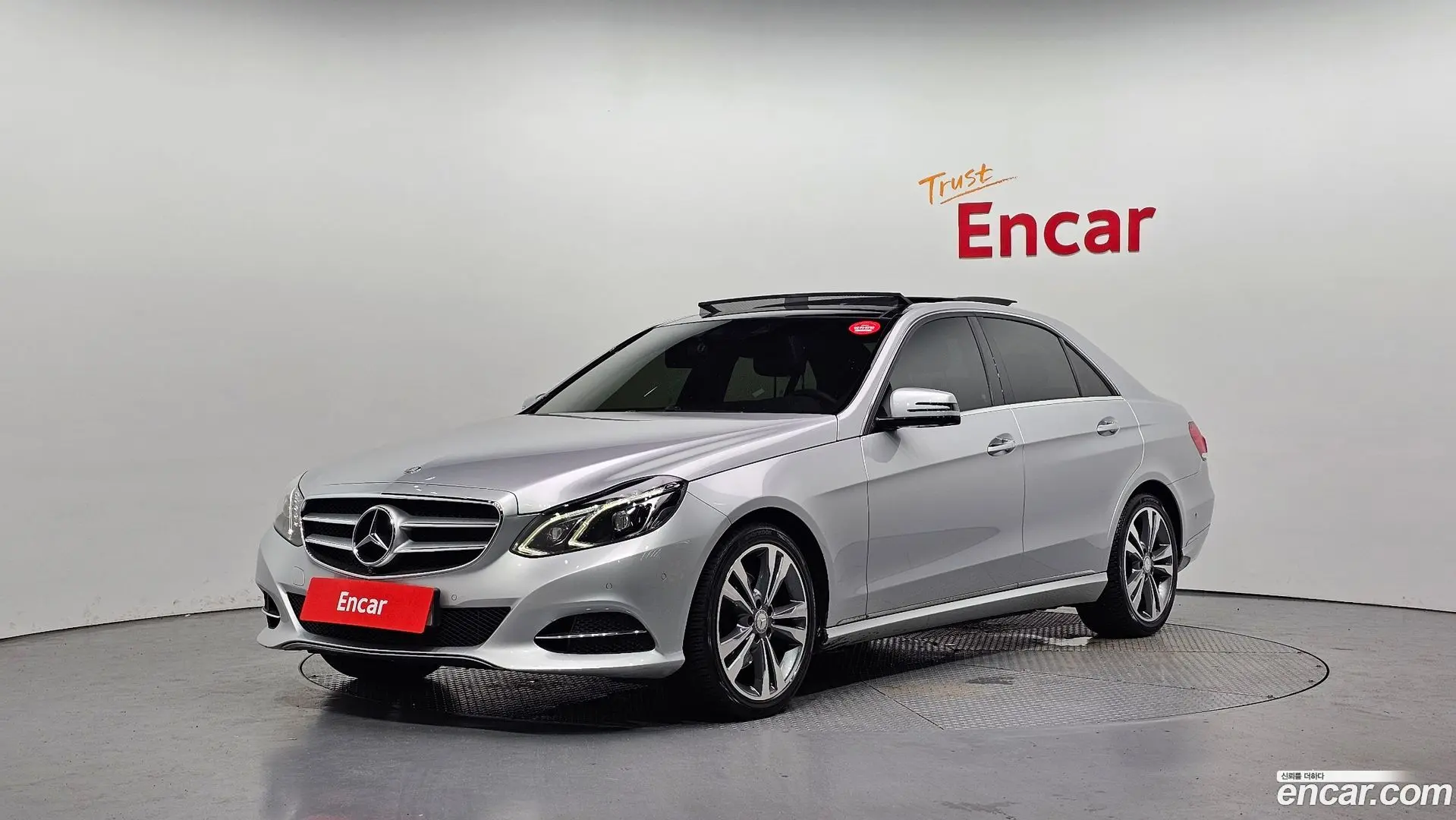 Main__Slider__Photo:E-Class Mercedes-Benz 2015.11-0