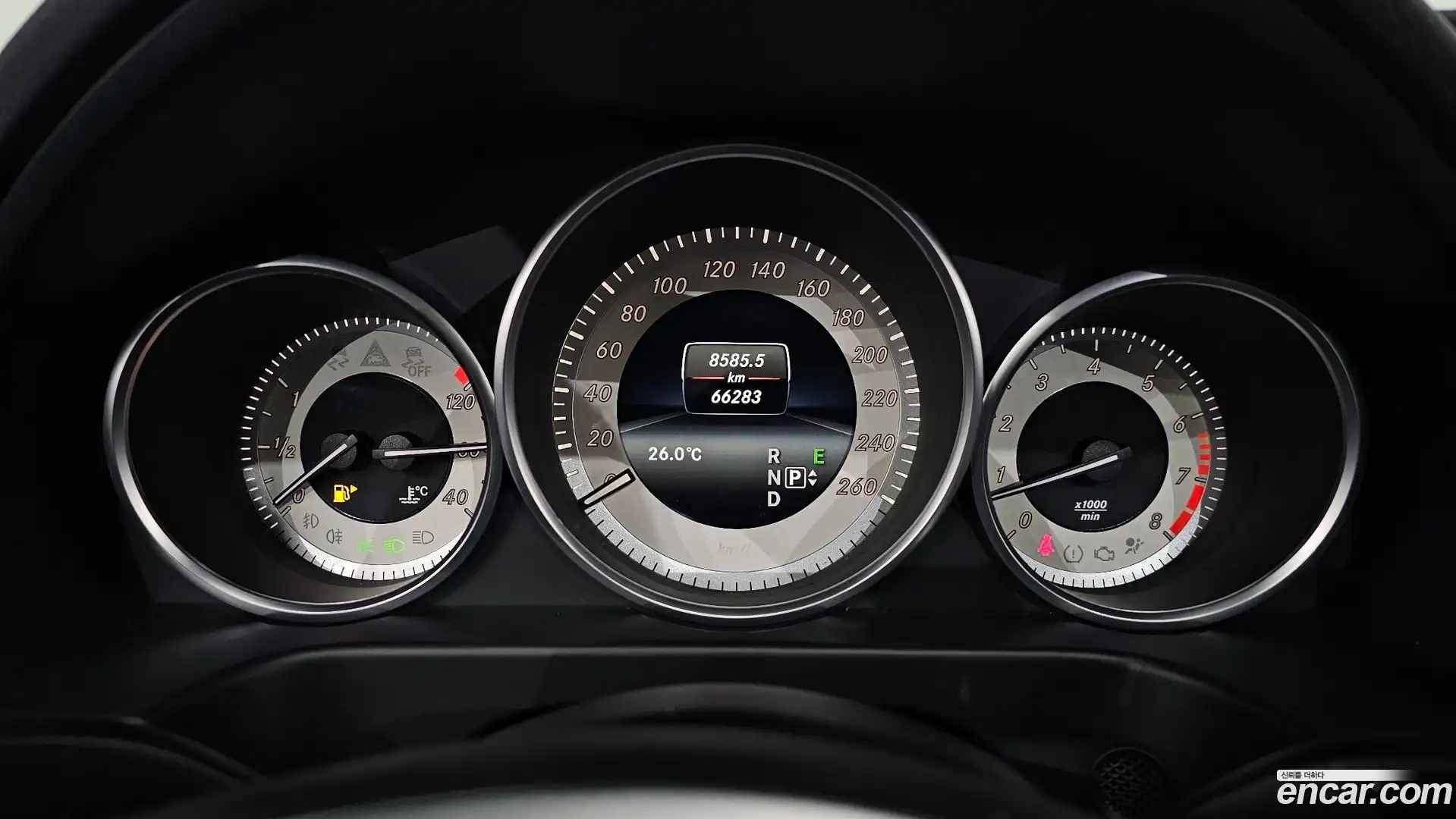 E-Class Mercedes-Benz 2015.11-INNER-008