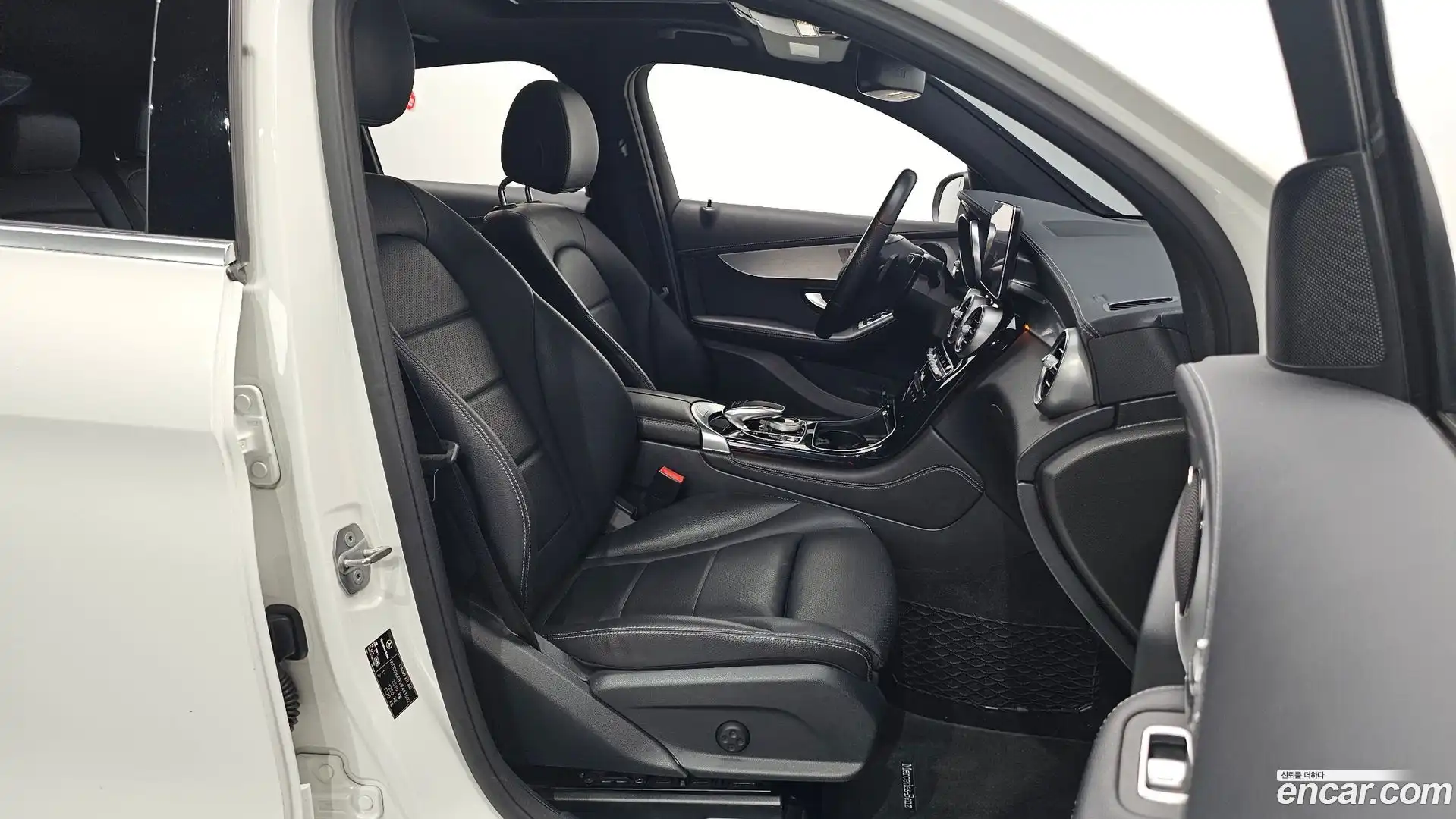 GLC-Class Mercedes-Benz 2018.5-INNER-010