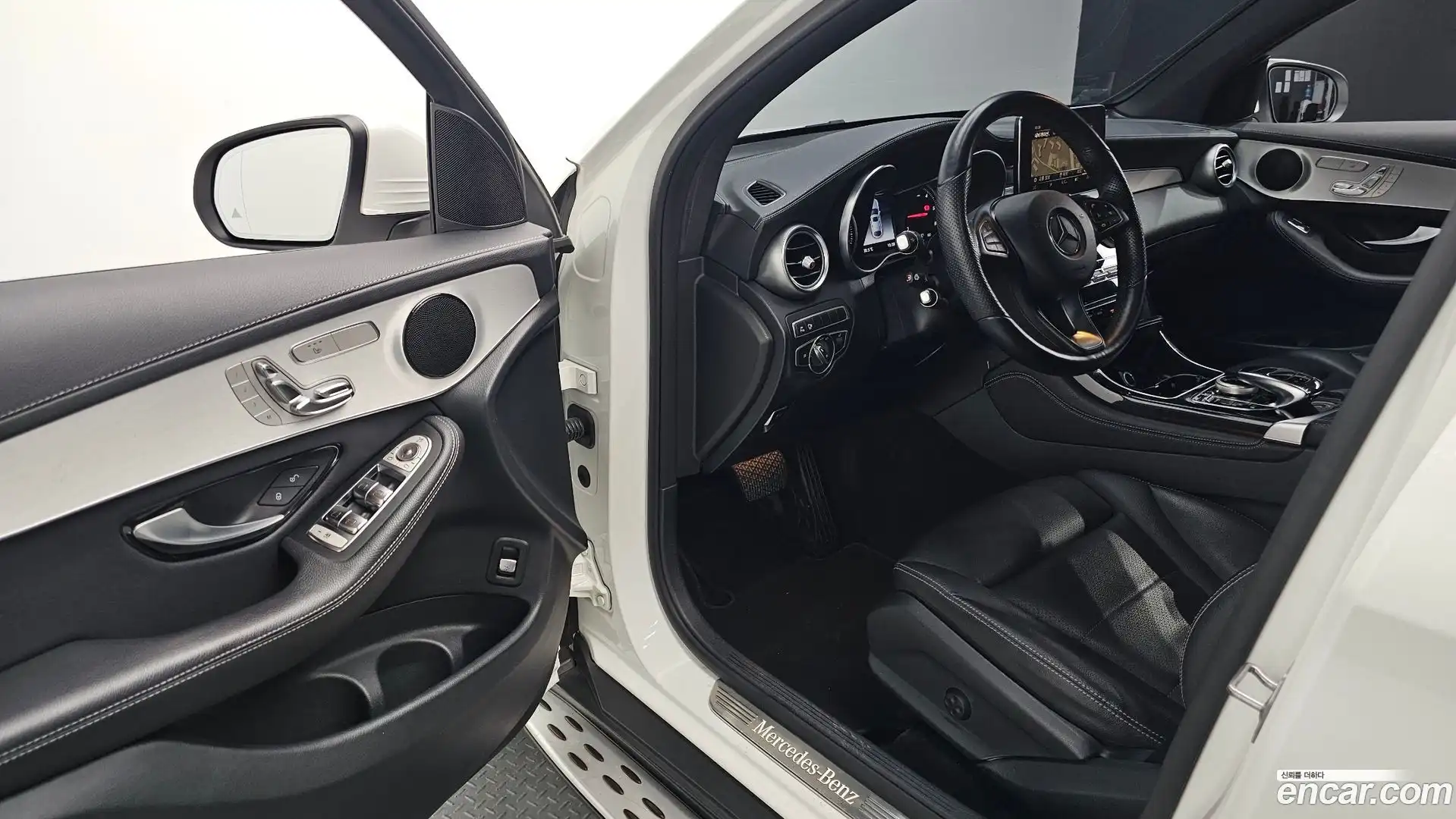 GLC-Class Mercedes-Benz 2018.5-OPTION-015