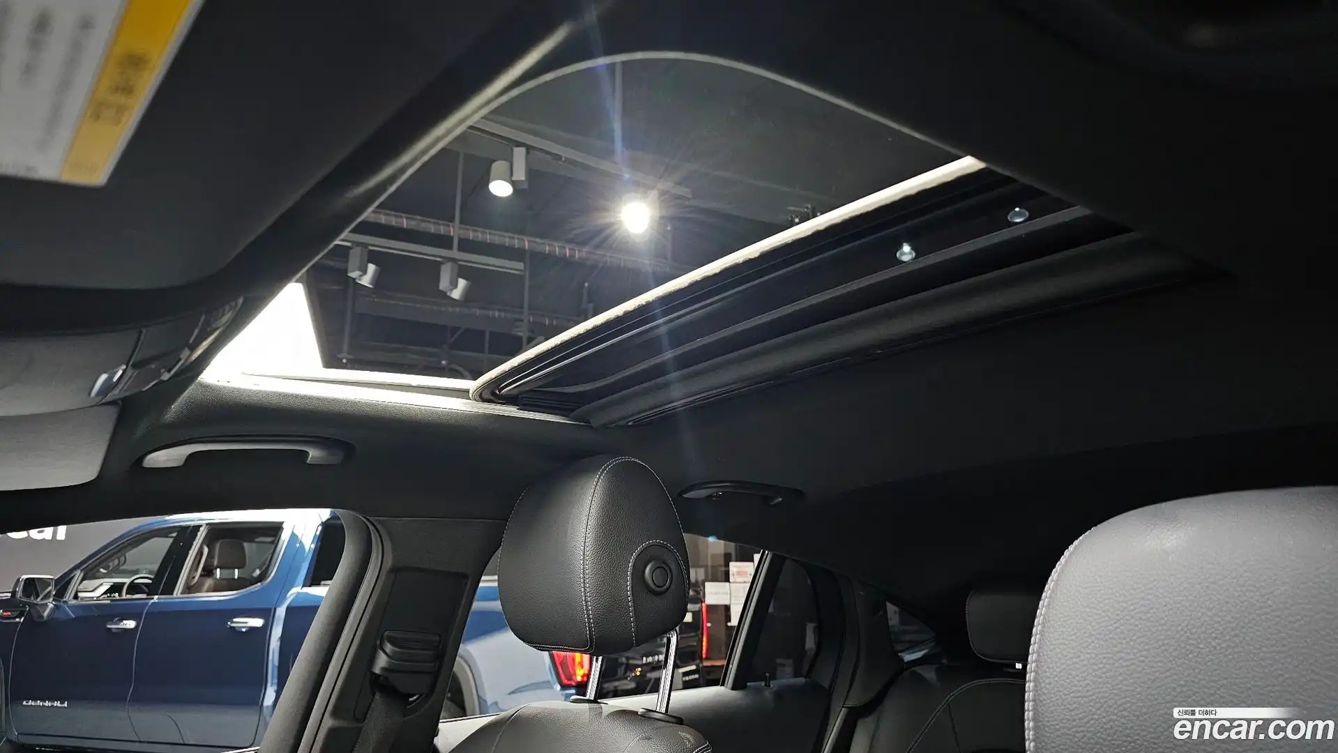 GLC-Class Mercedes-Benz 2018.5-OPTION-023