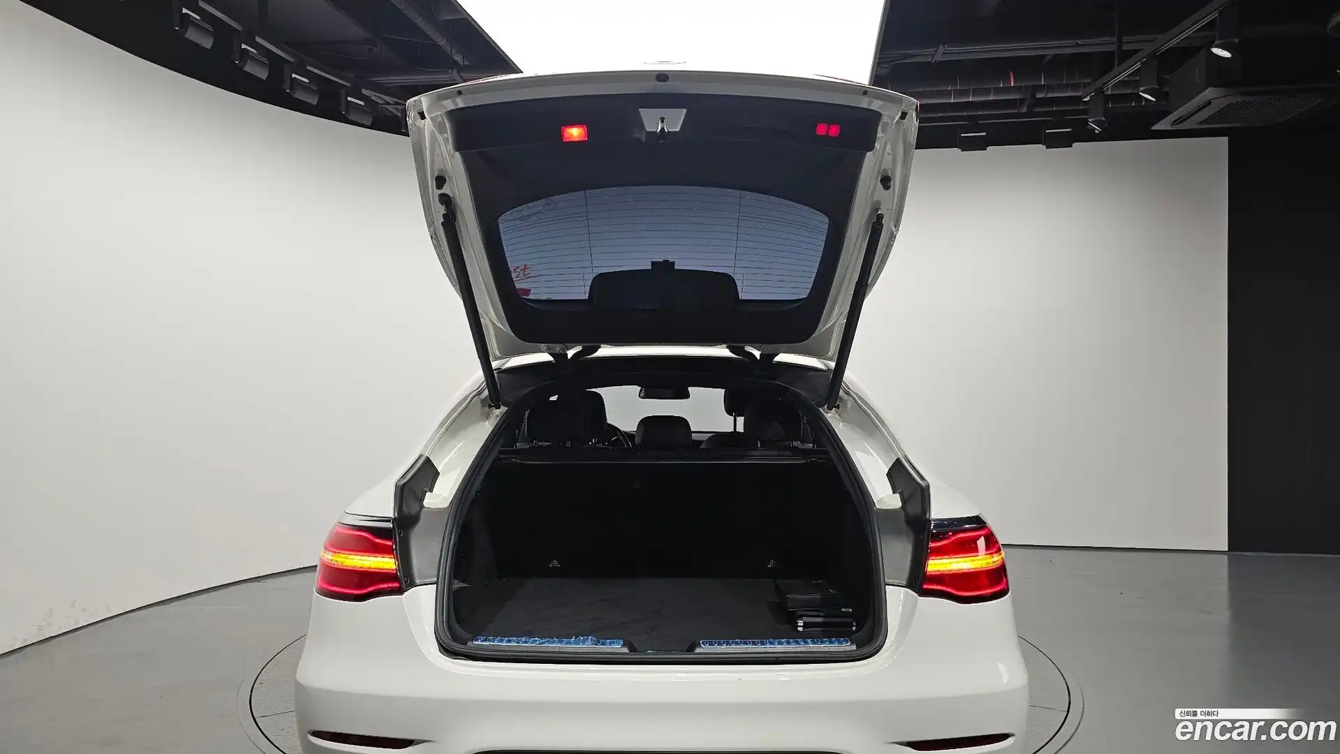 GLC-Class Mercedes-Benz 2018.5-OPTION-024