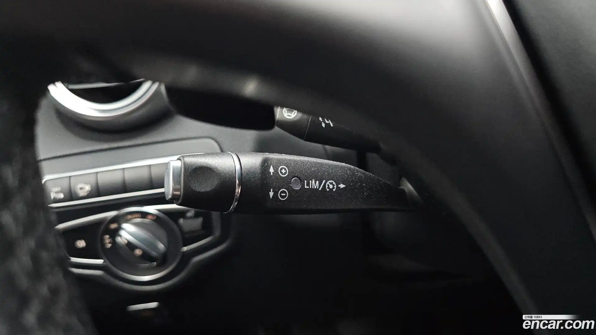 GLC-Class Mercedes-Benz 2018.5-OPTION-045